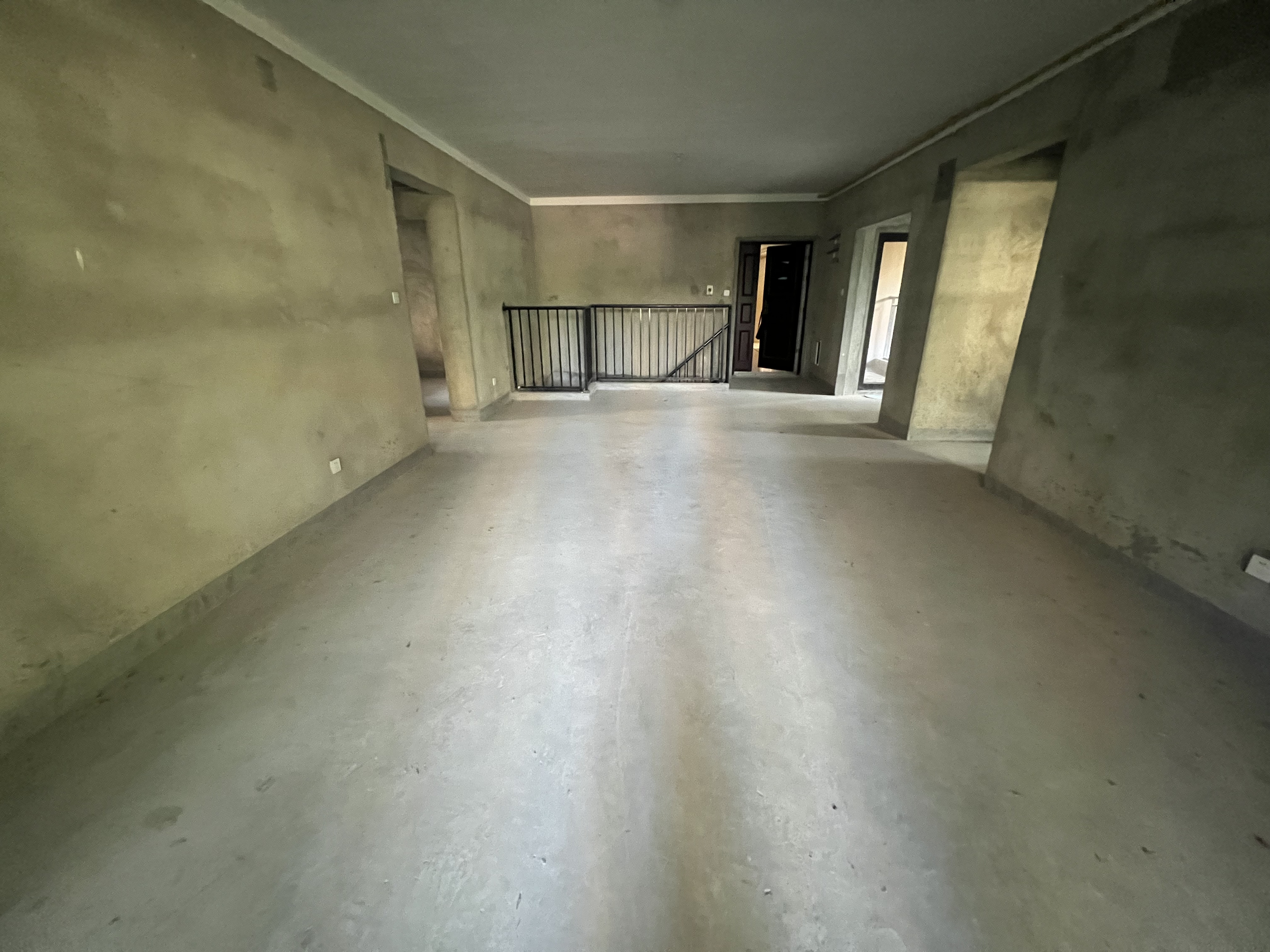 华强城四期 4室2厅2卫 359m&sup2;