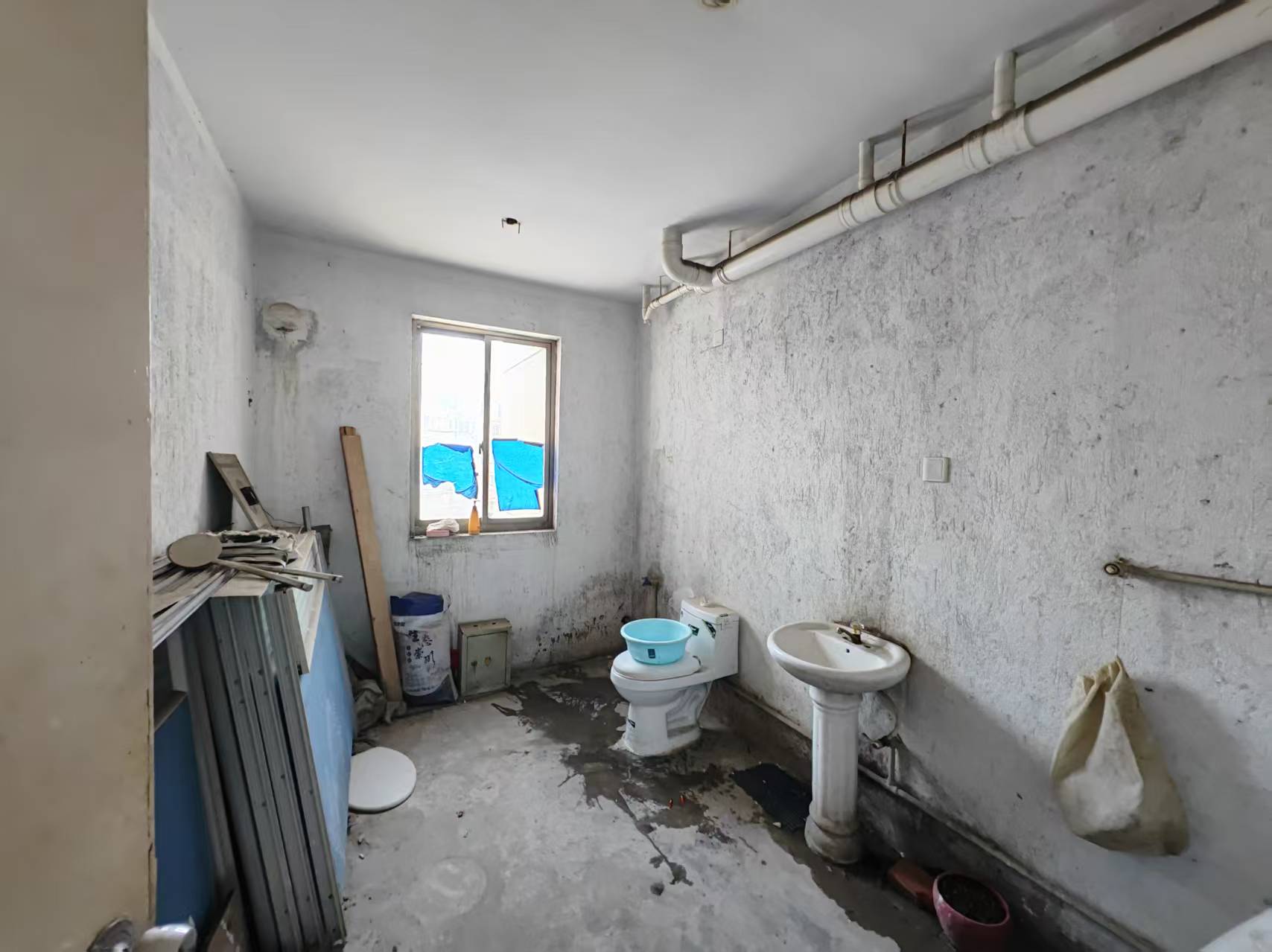 华侨花苑 4室2厅1卫 156m&sup2;