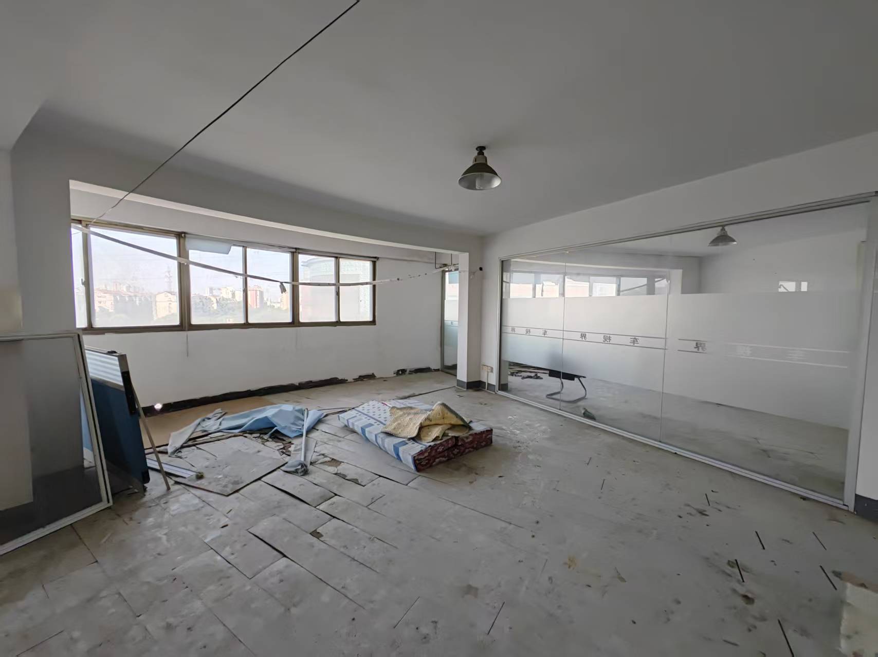 华侨花苑 4室2厅1卫 156m&sup2;