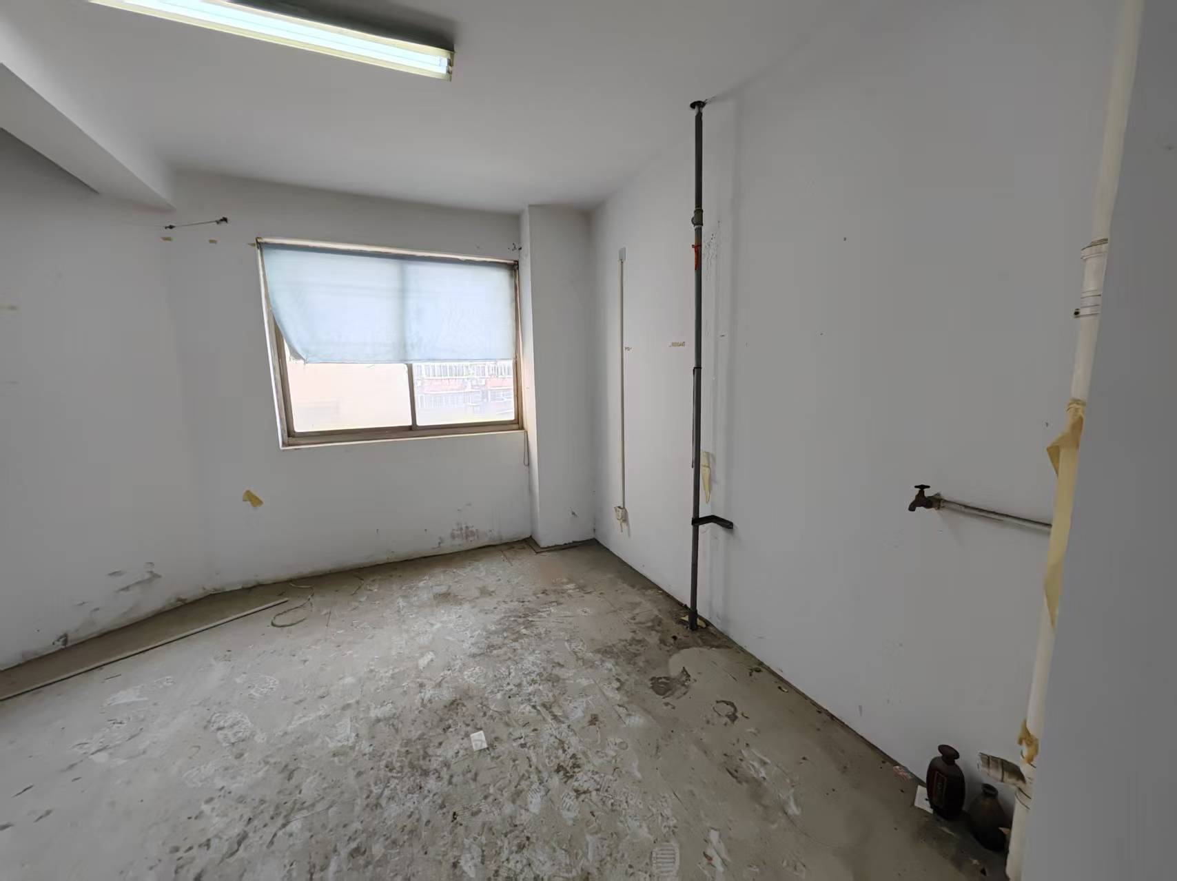 华侨花苑 4室2厅1卫 156m&sup2;
