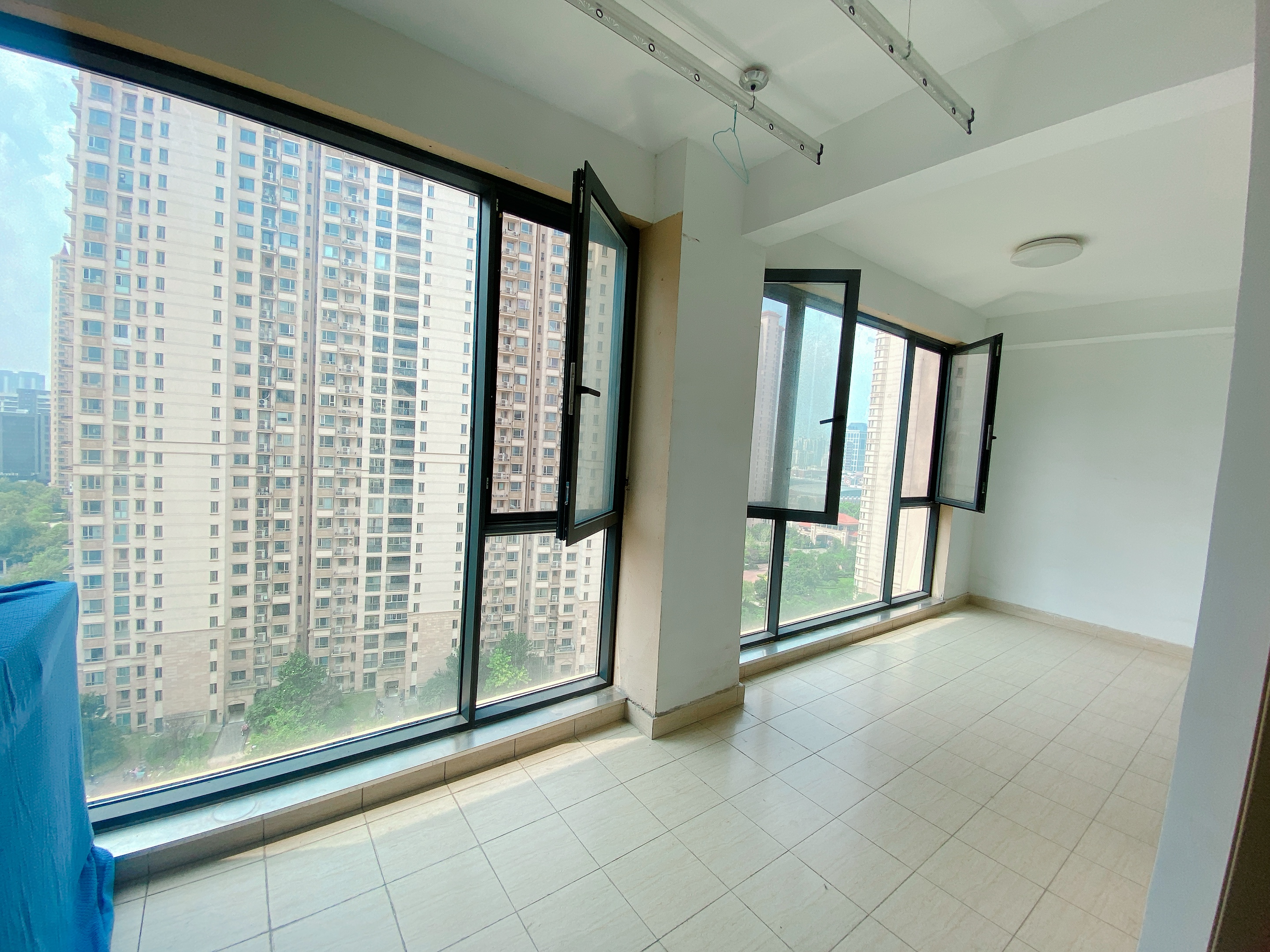 中南世纪花城三期 4室2厅2卫 140.74m&sup2;