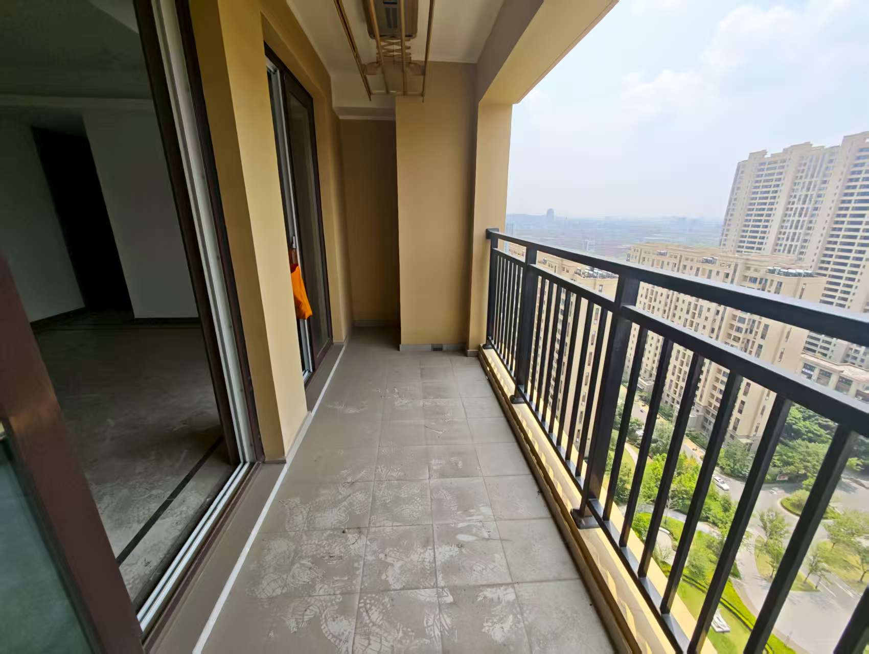 世茂云锦(九龙庭广场) 3室2厅2卫 106m&sup2;