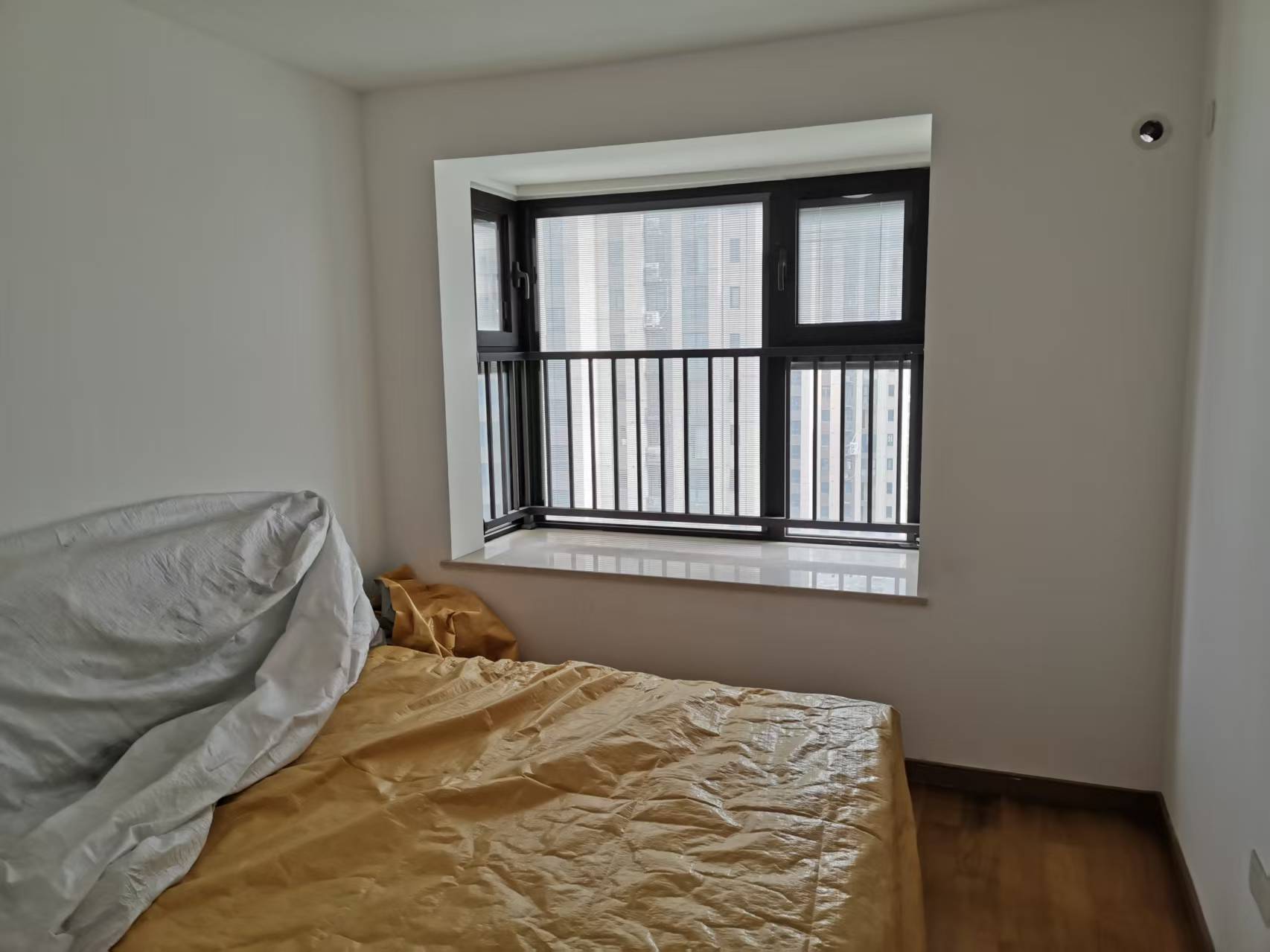 绿地新里城 3室2厅2卫 106m&sup2;