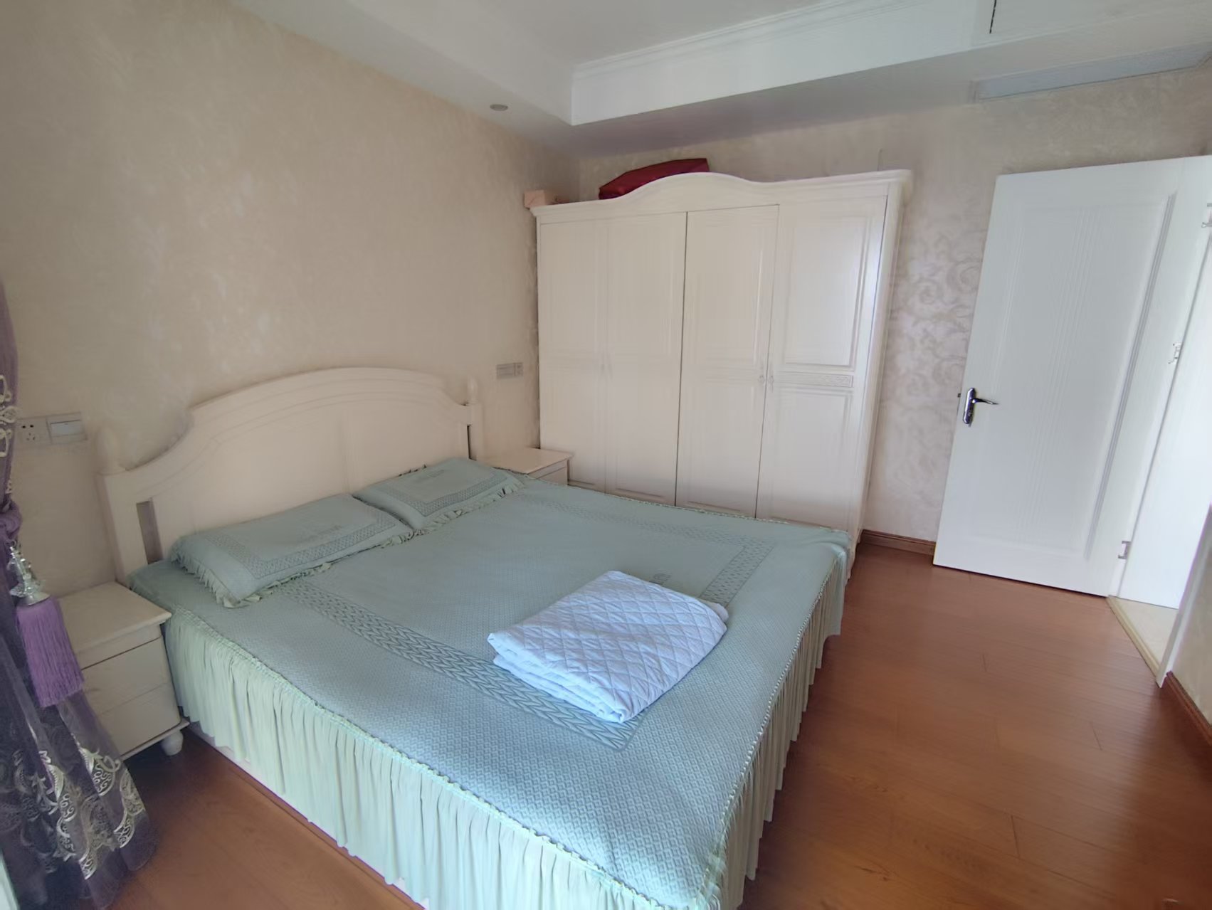 银洲&middot;皇家花园 3室2厅2卫 144m&sup2;