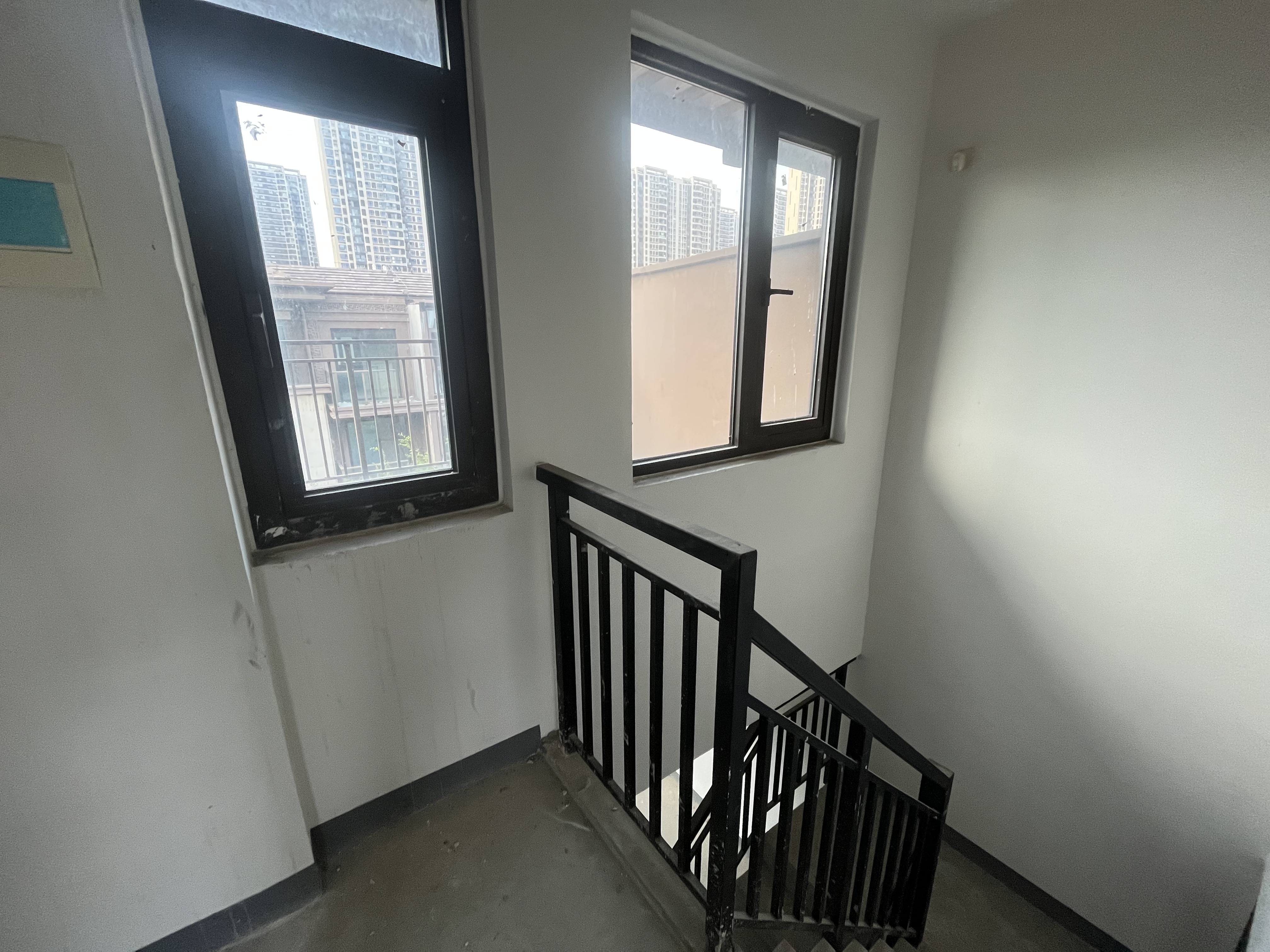 绿地新里城 4室2厅3卫 102.82m&sup2;