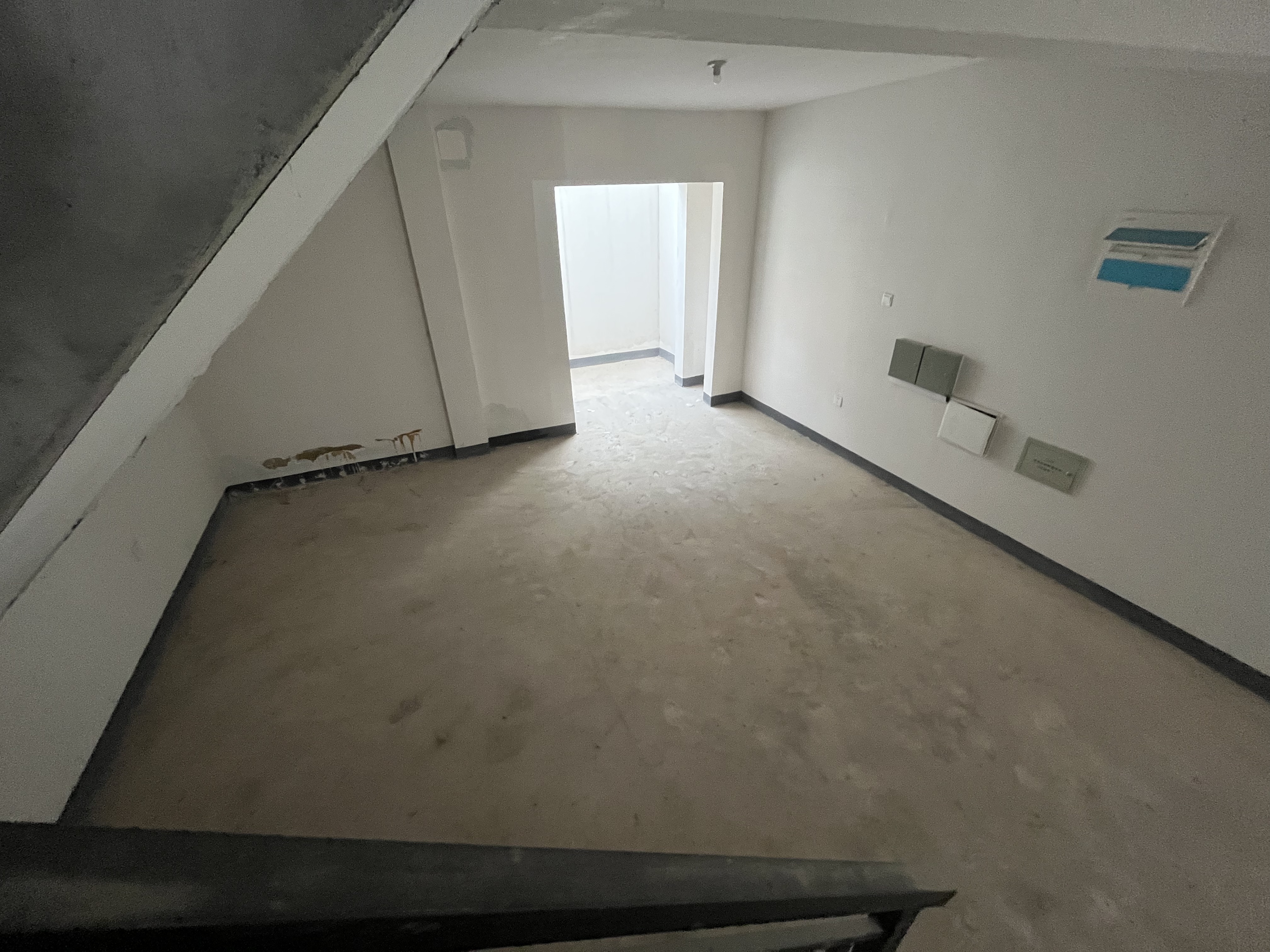 绿地新里城 4室2厅3卫 102.82m&sup2;