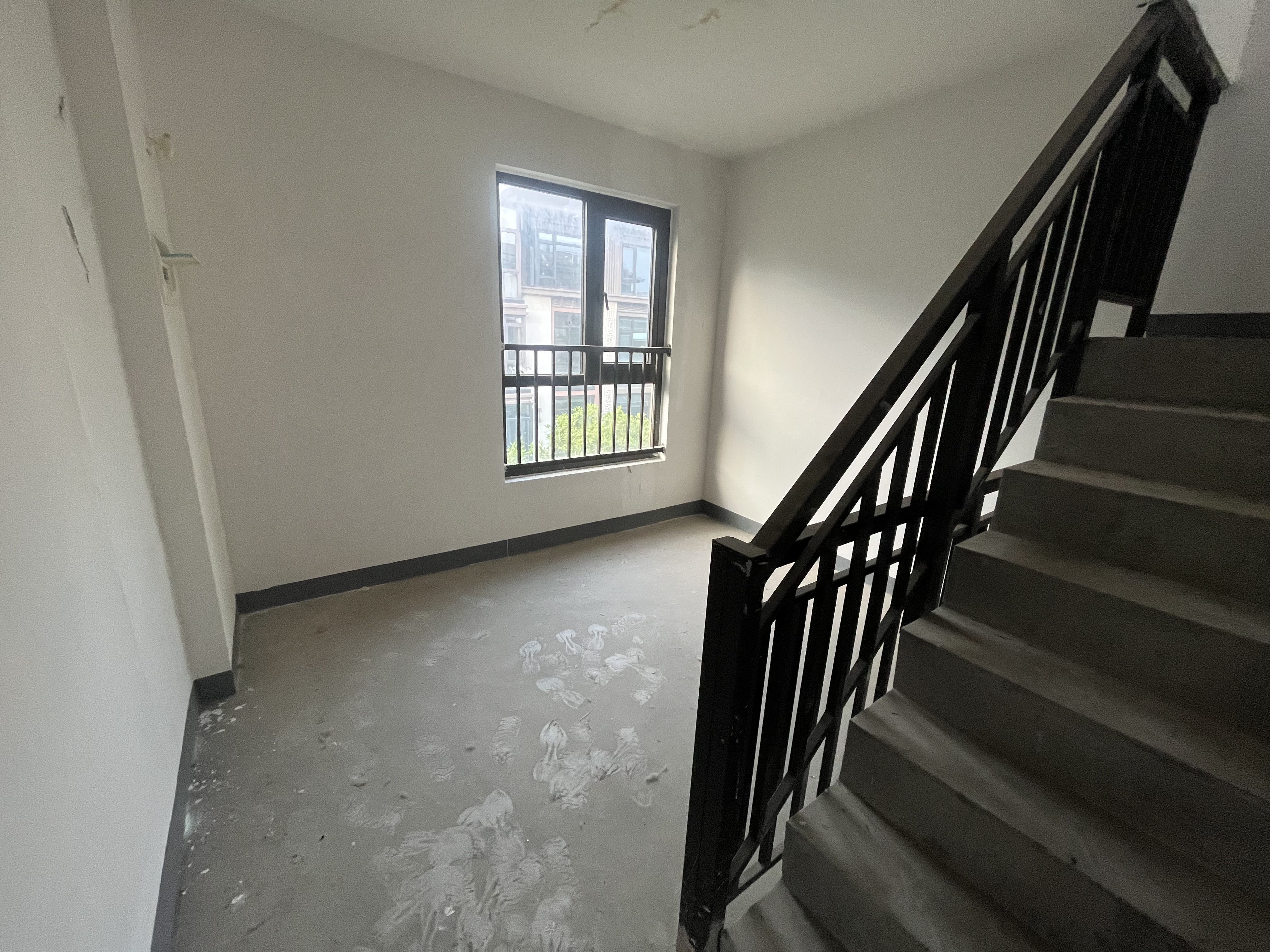 绿地新里城 4室2厅3卫 102.82m&sup2;