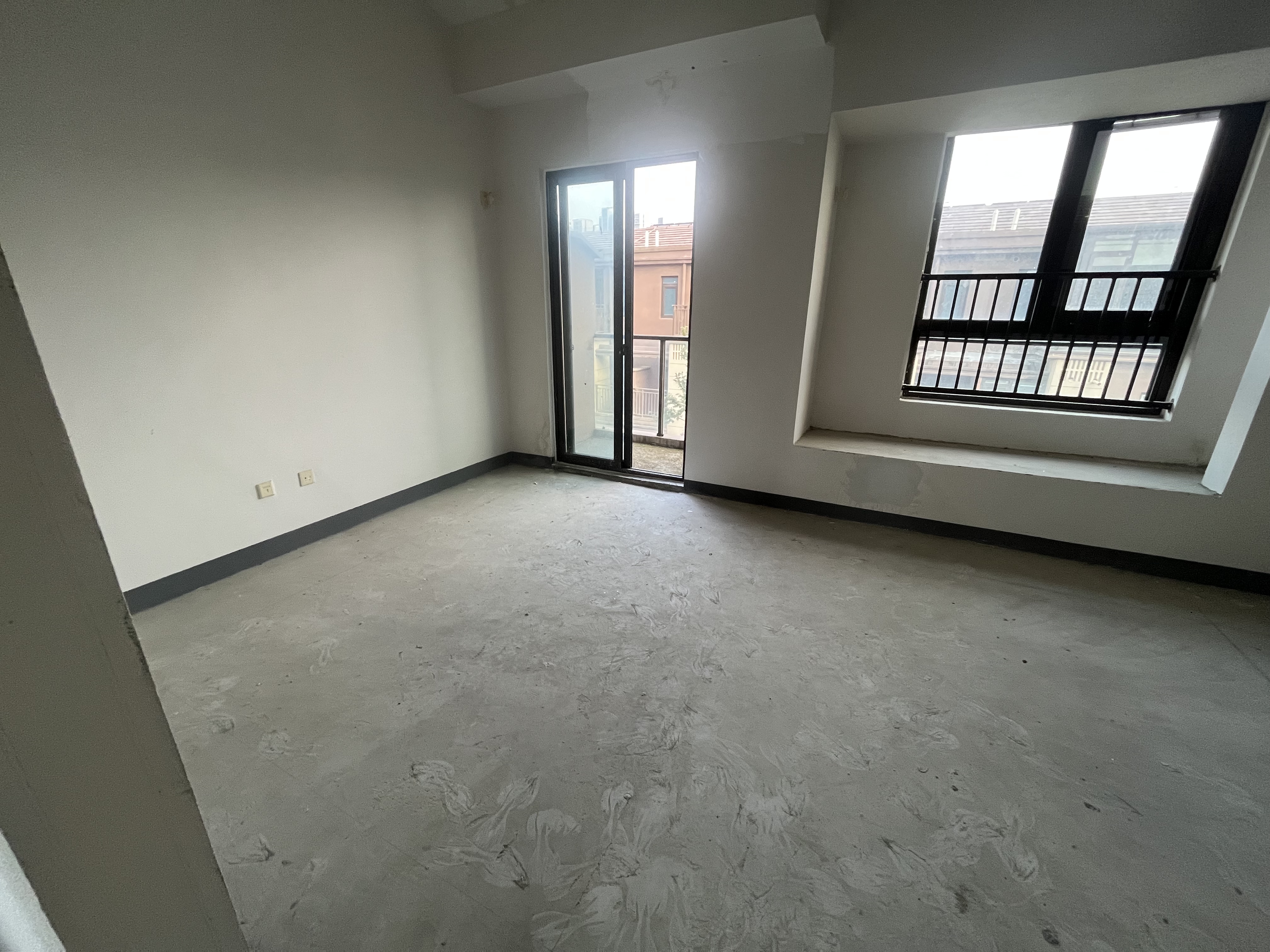 绿地新里城 4室2厅3卫 102.82m&sup2;