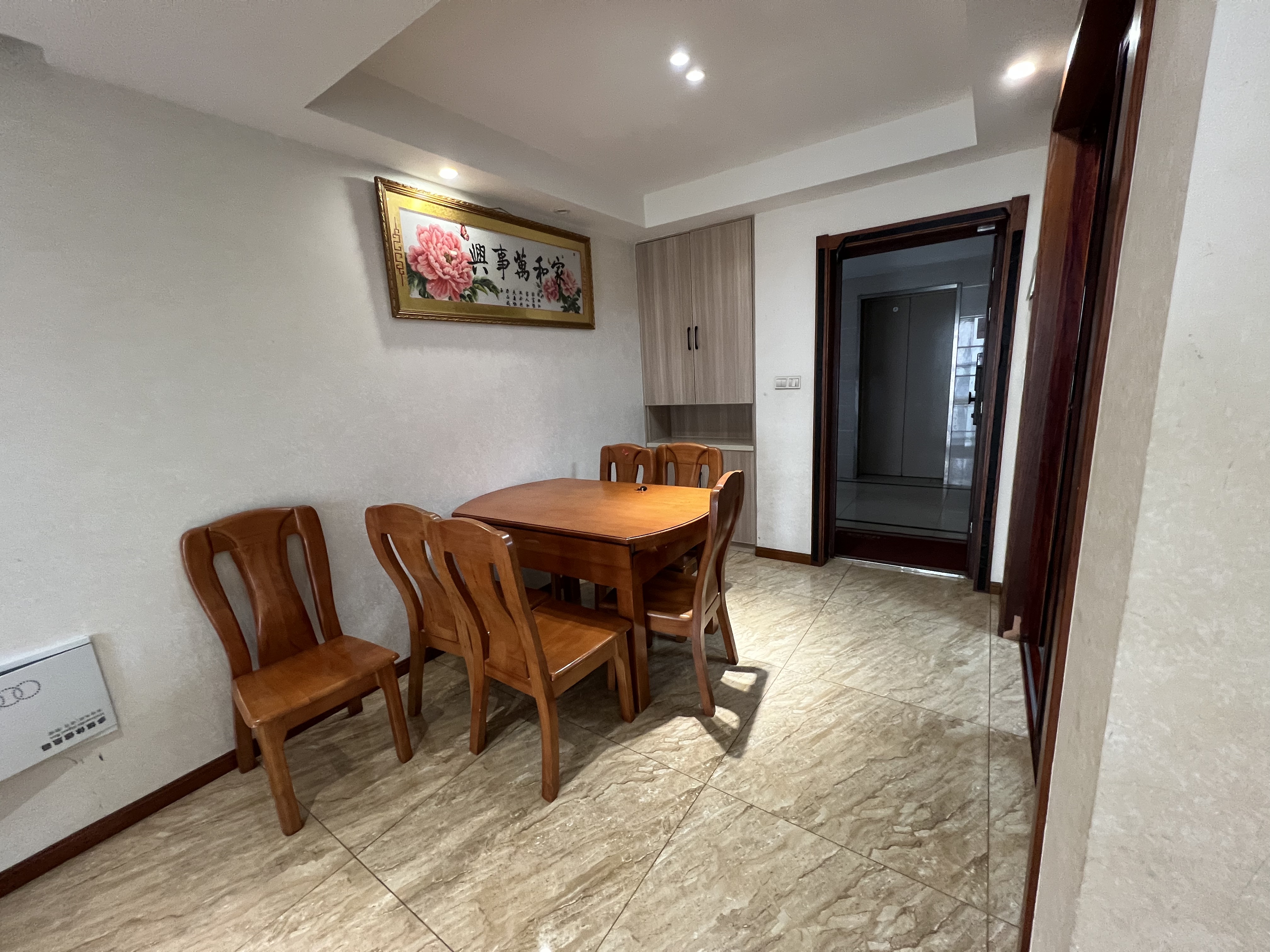 皇家花园北区 3室2厅1卫 96m&sup2;