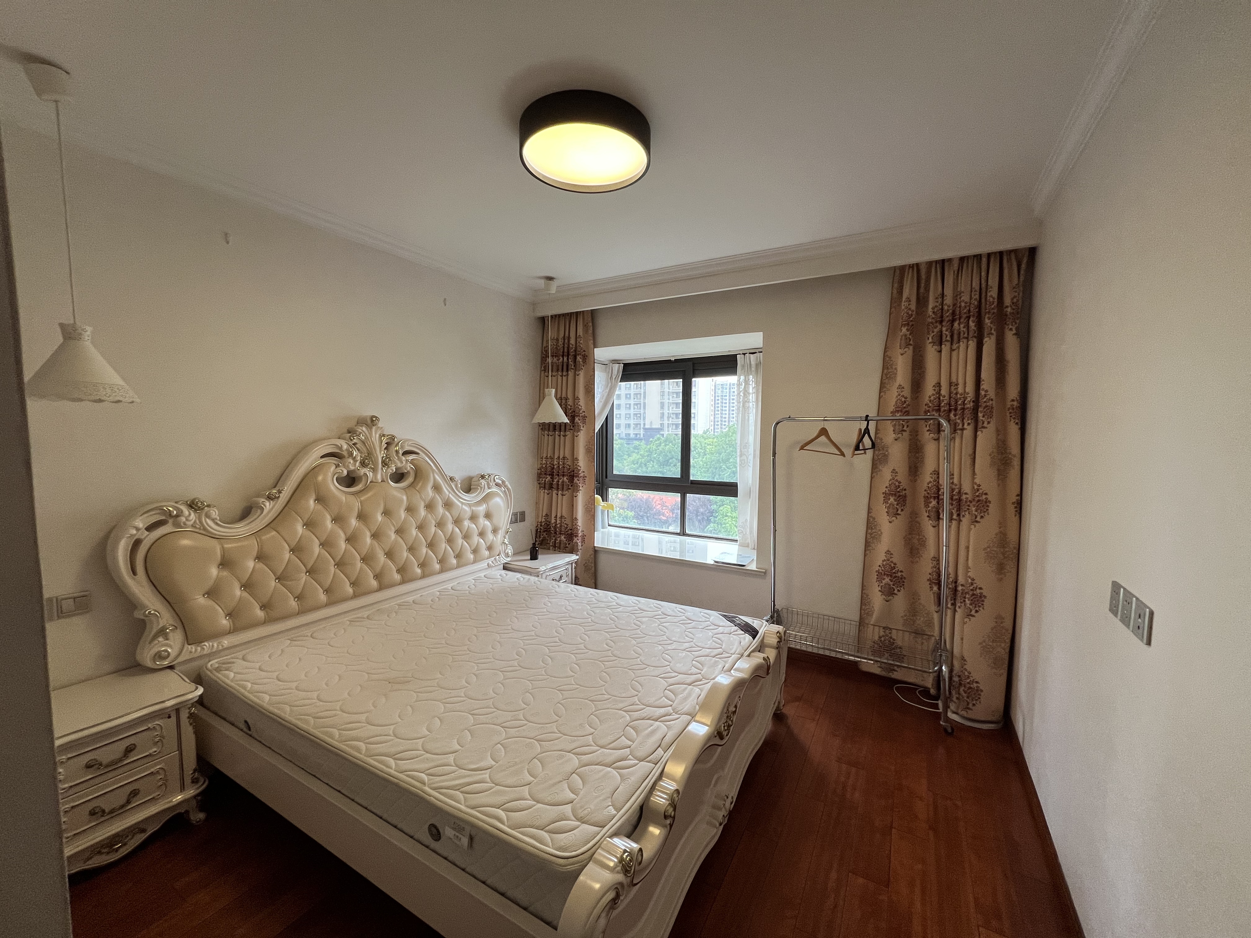 皇家花园北区 3室2厅1卫 96m&sup2;