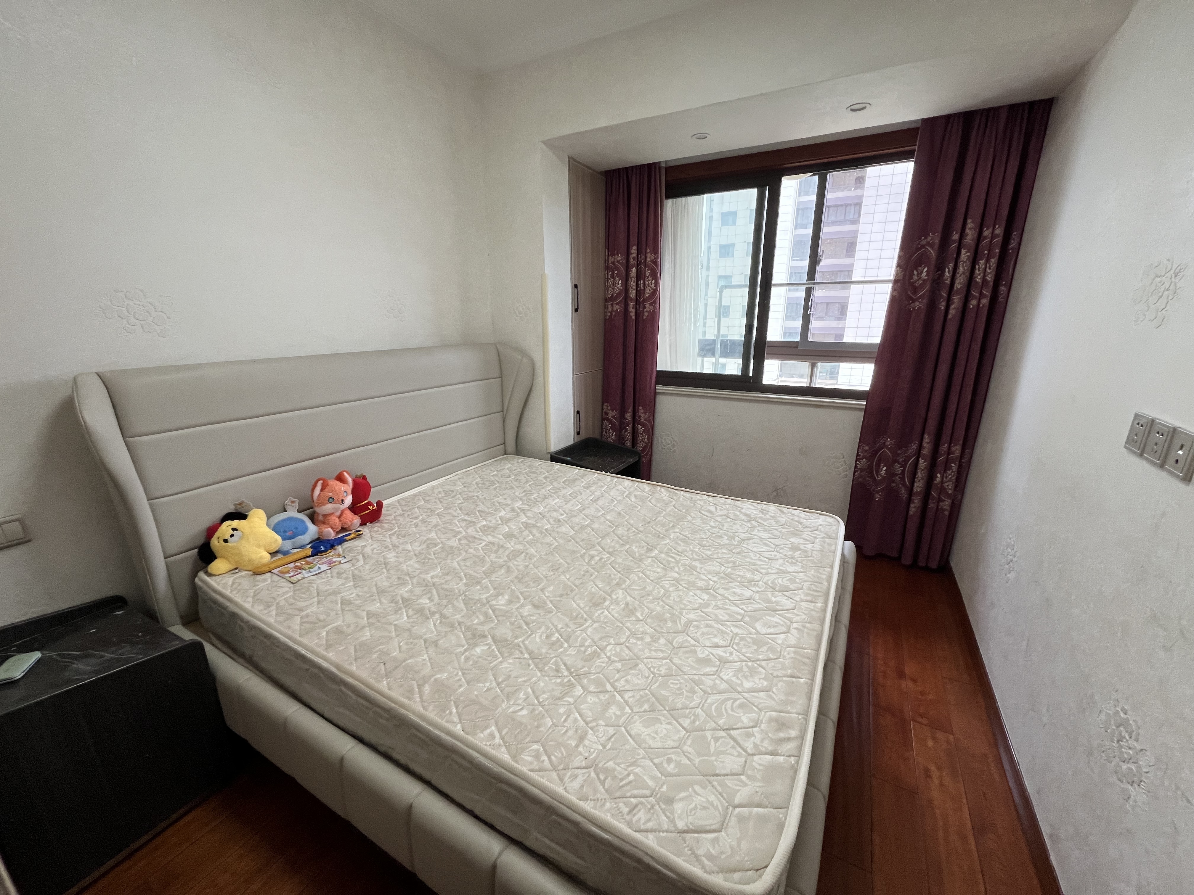 皇家花园北区 3室2厅1卫 96m&sup2;