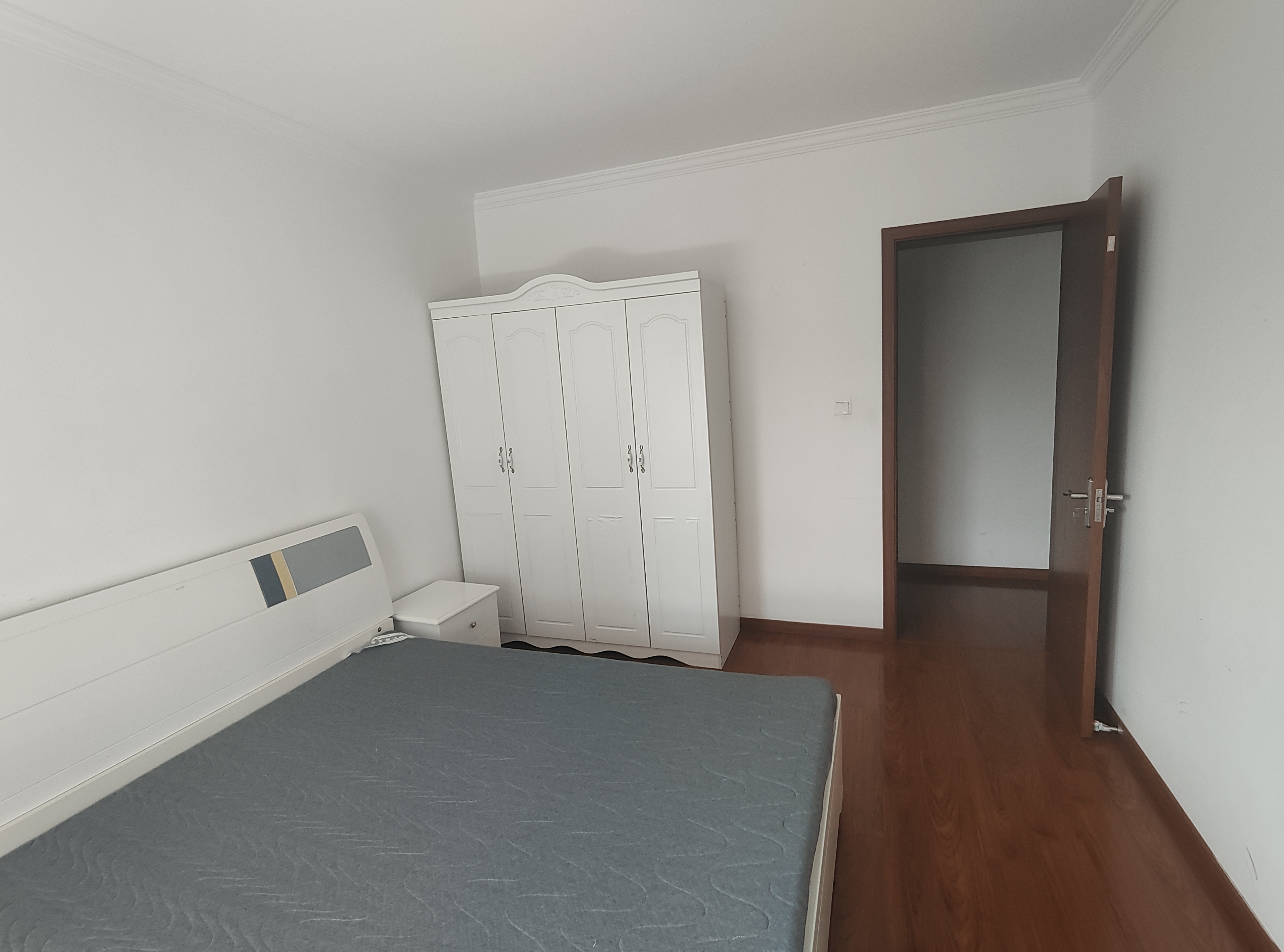 皇家花园北区 3室2厅1卫 96m&sup2;