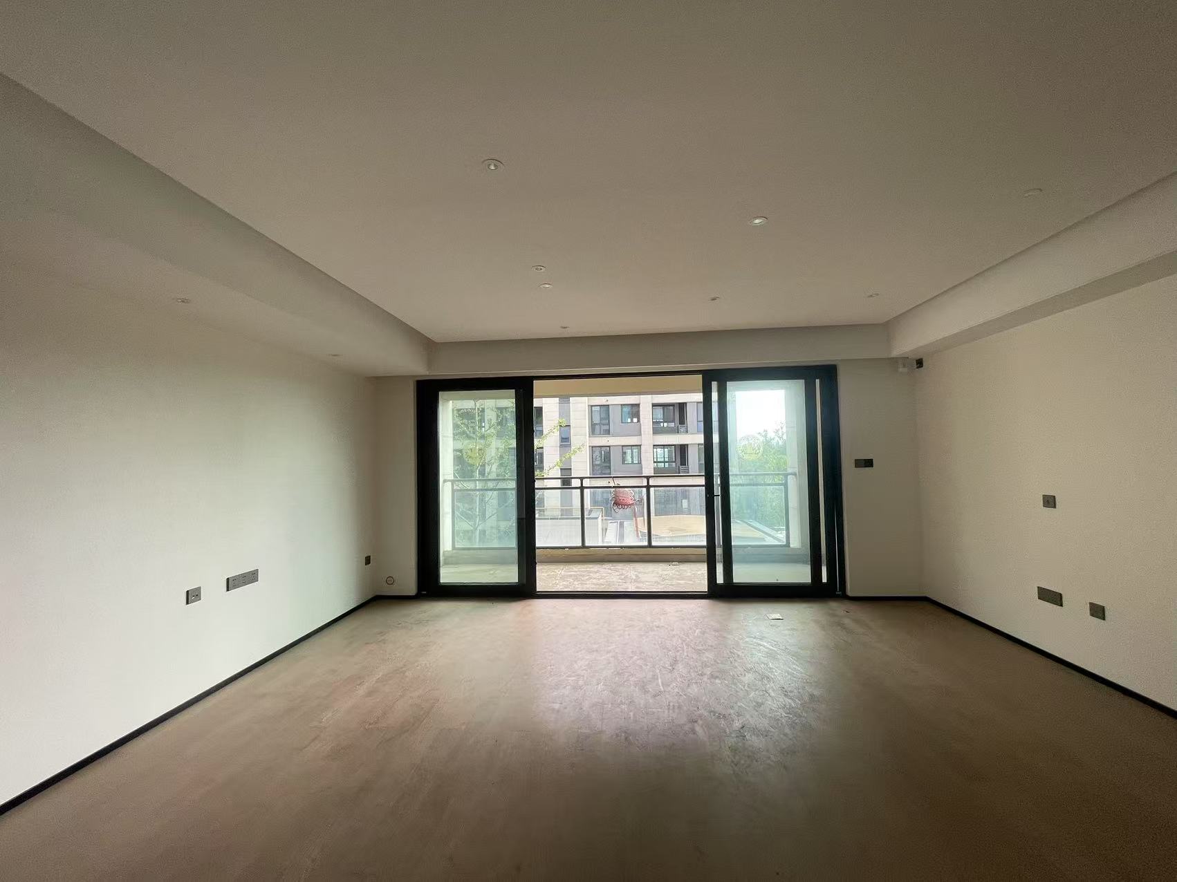 万科翡翠公园 3室2厅2卫 124.58m²