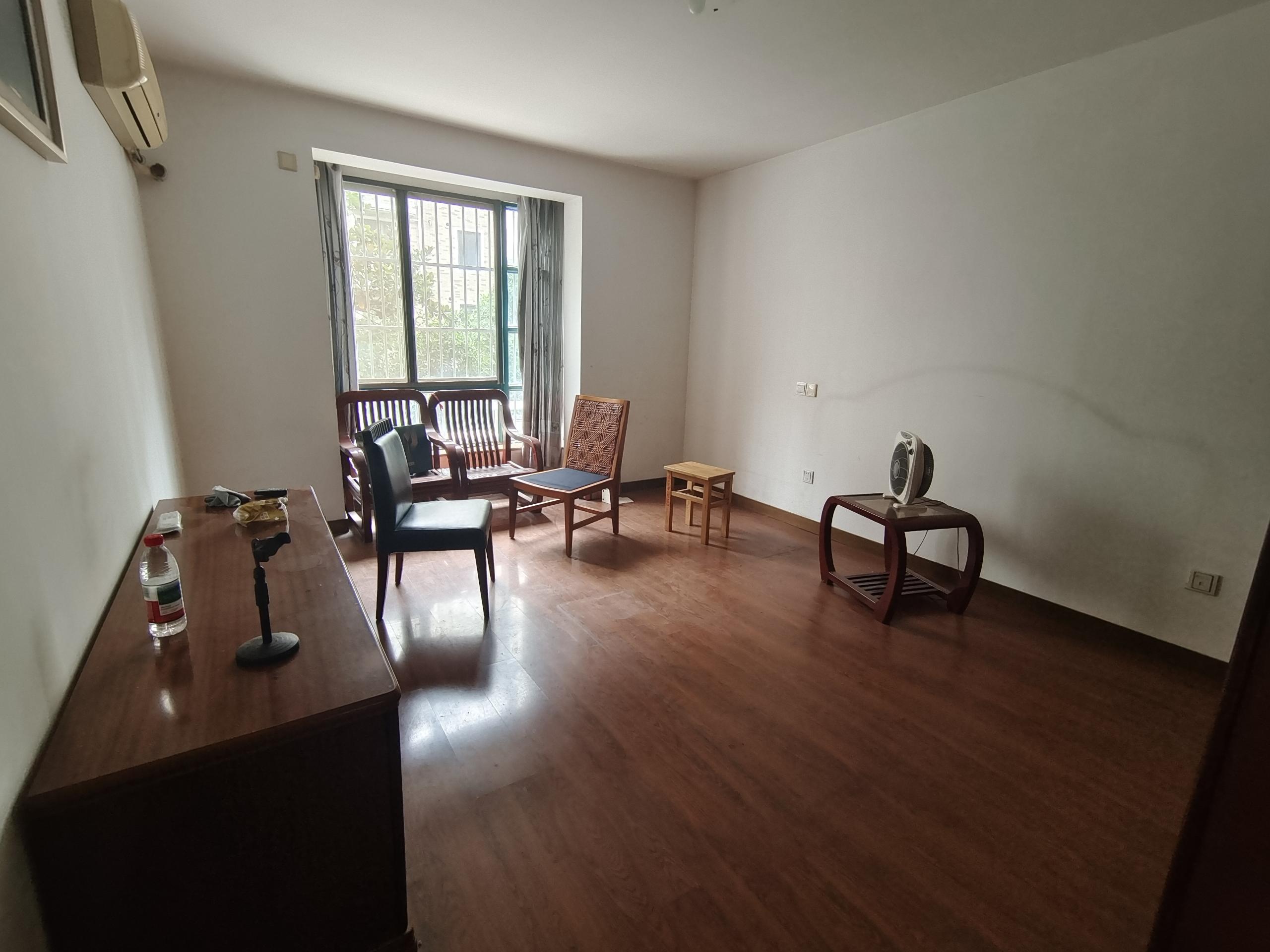 星湖花园 3室2厅2卫 158.22m&sup2;