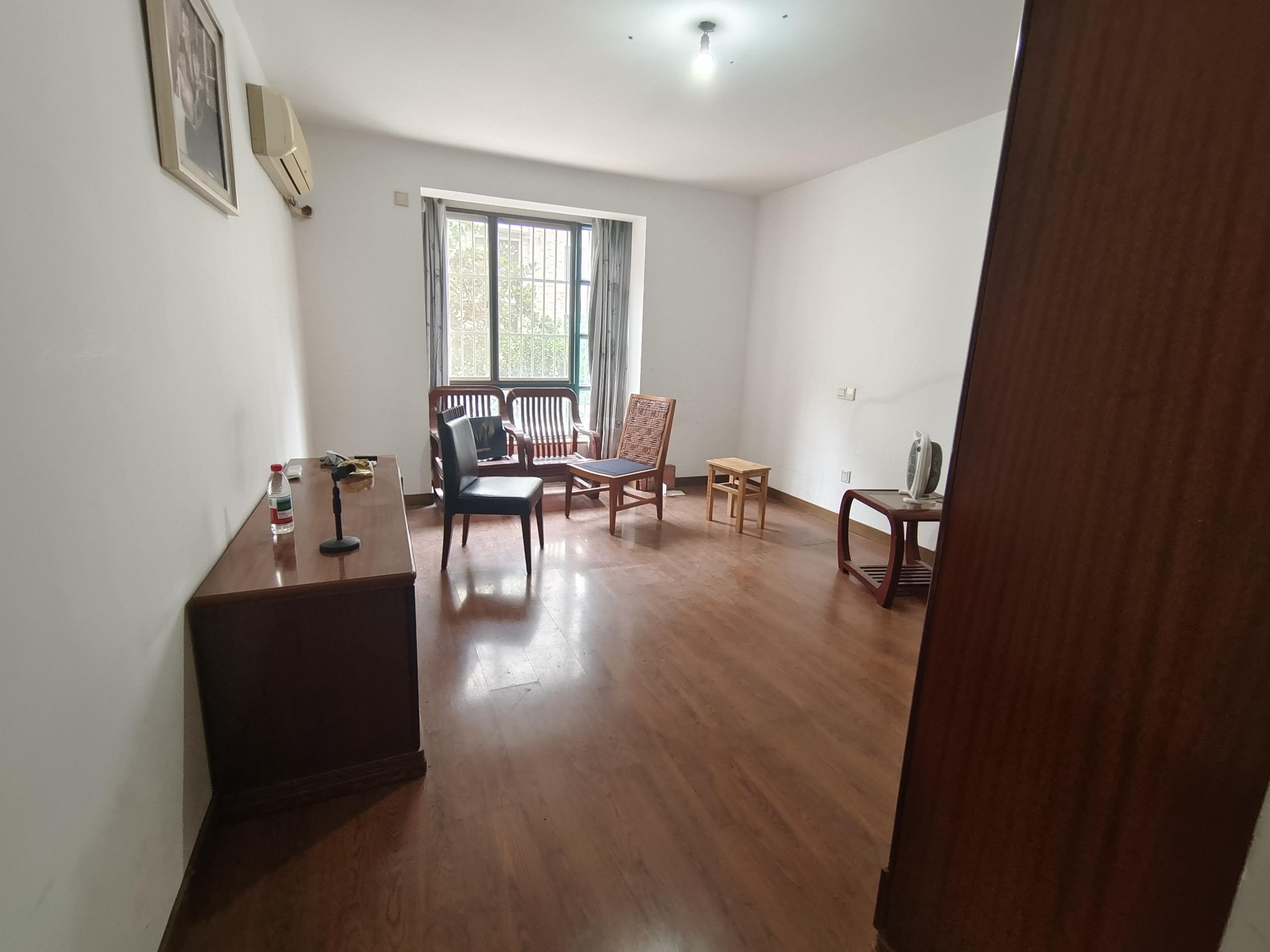 星湖花园 3室2厅2卫 158.22m&sup2;