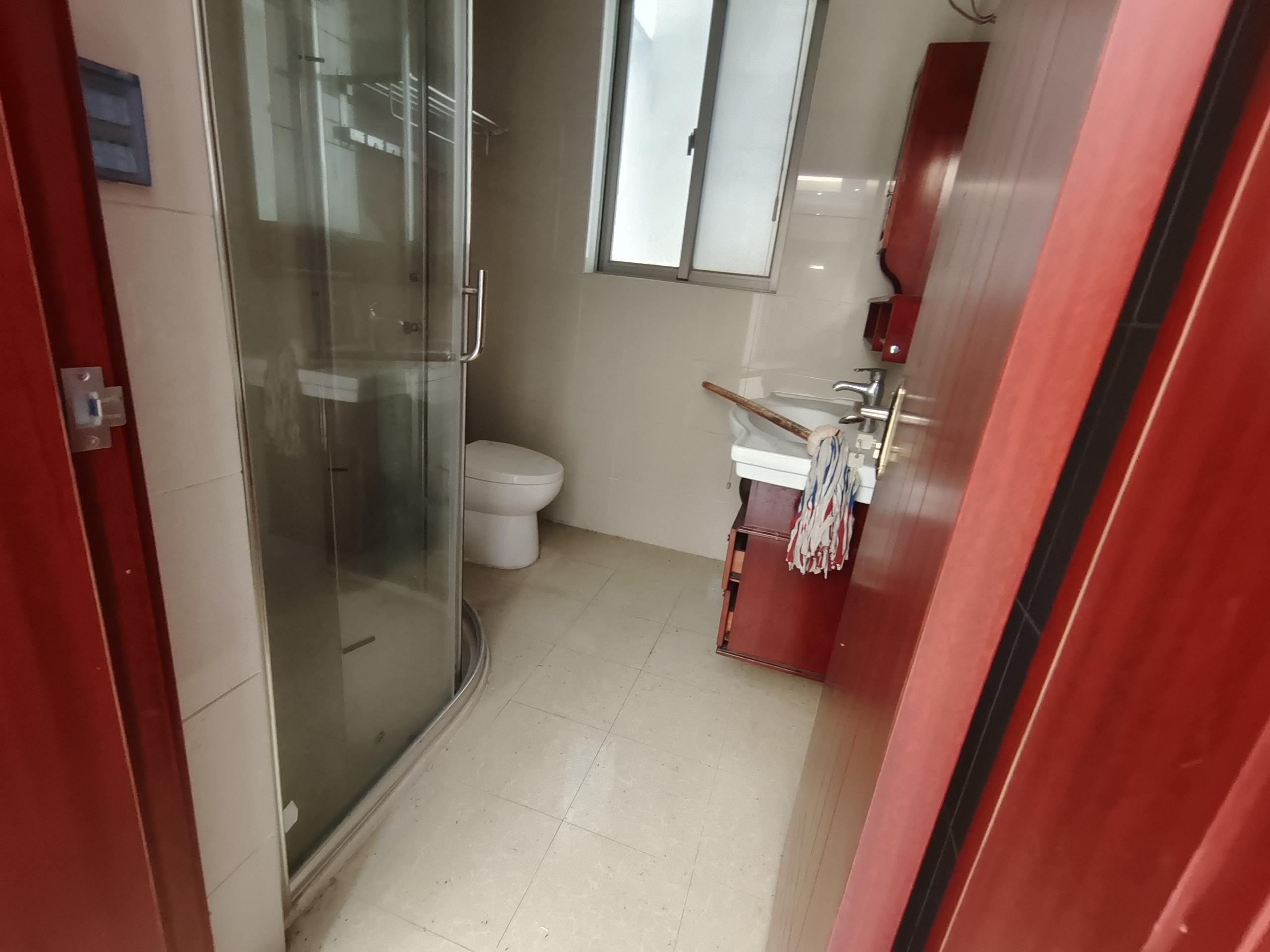 润华国际中心 3室2厅1卫 137m&sup2;