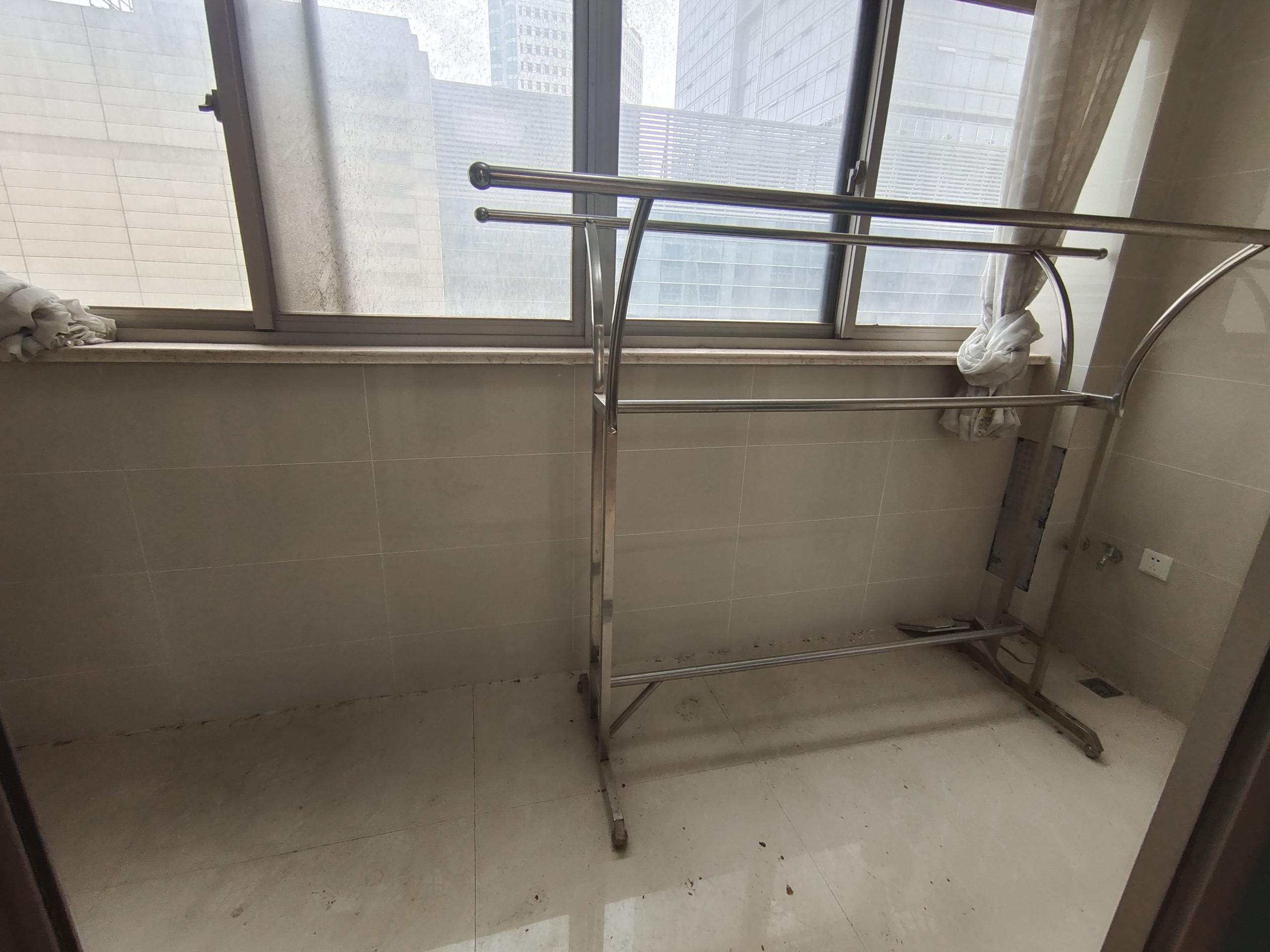 润华国际中心 3室2厅1卫 137m&sup2;