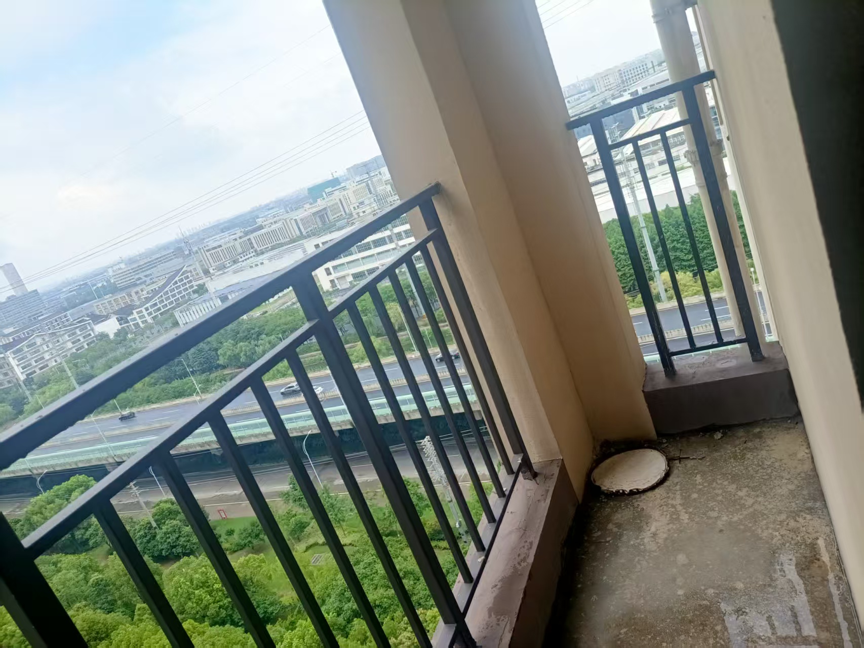 绿地新里城 3室2厅2卫 106m&sup2;