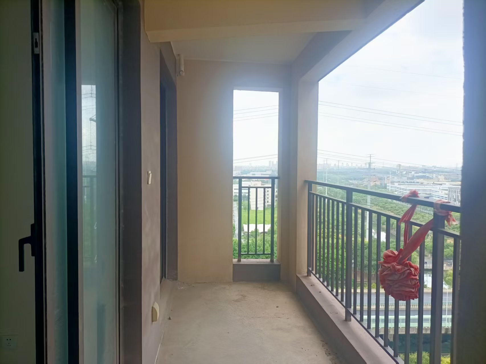 绿地新里城 3室2厅2卫 106m&sup2;