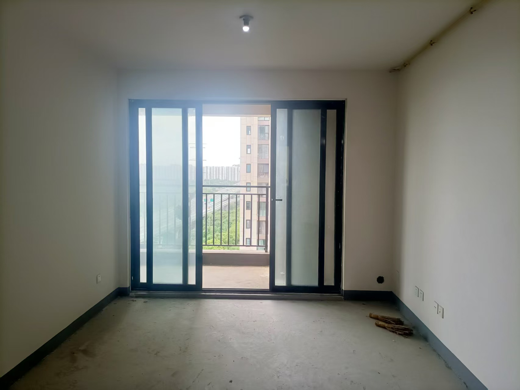 绿地新里城 3室2厅2卫 106m&sup2;
