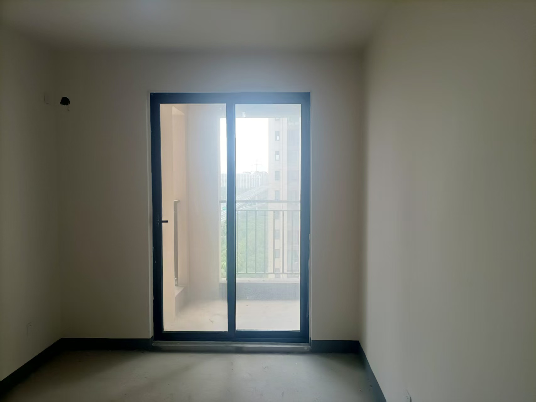 绿地新里城 3室2厅2卫 106m&sup2;