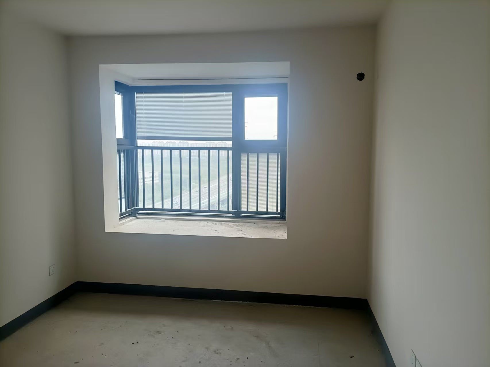 绿地新里城 3室2厅2卫 106m&sup2;