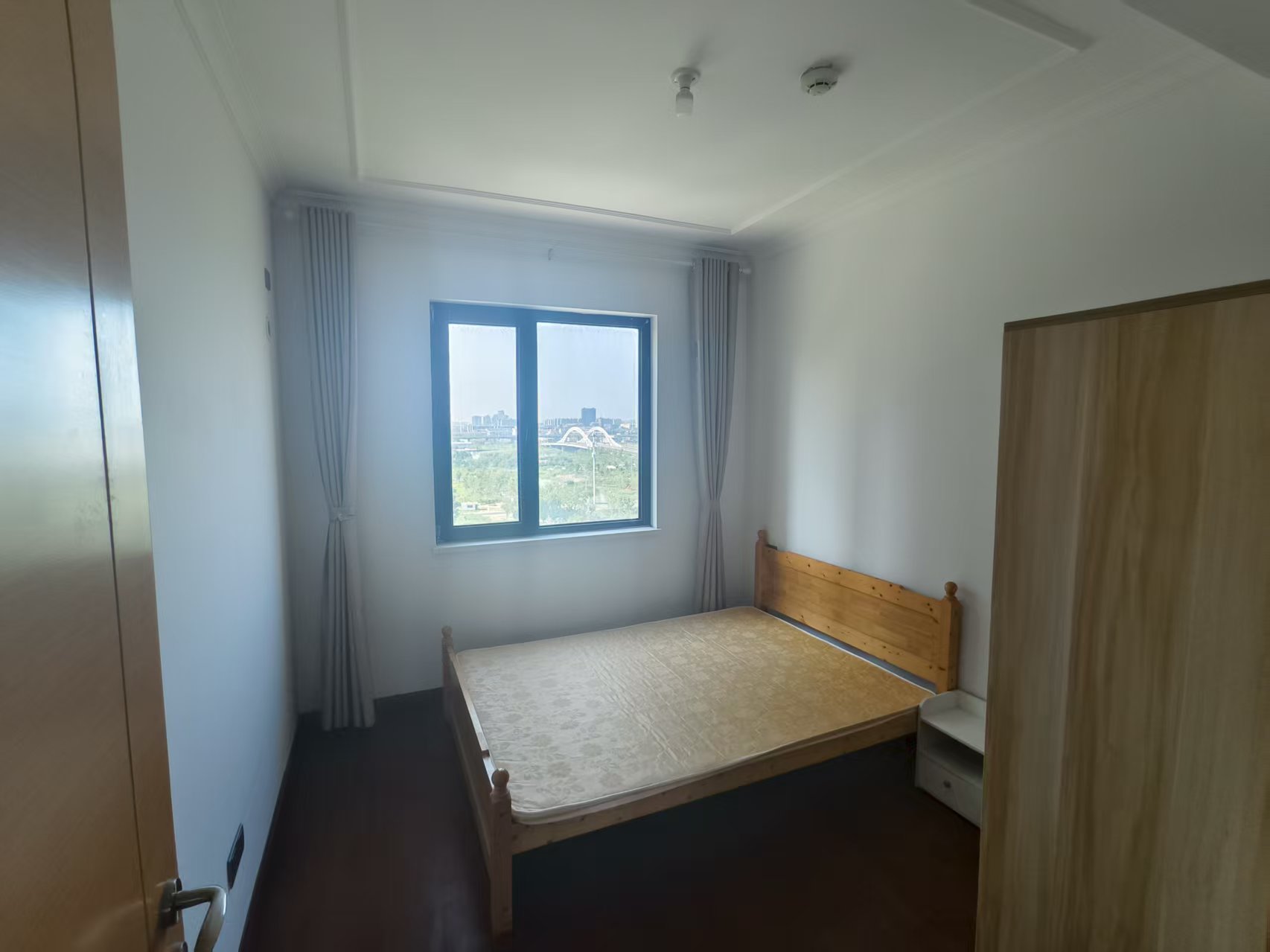 富力院士廷 4室2厅2卫 140m&sup2;