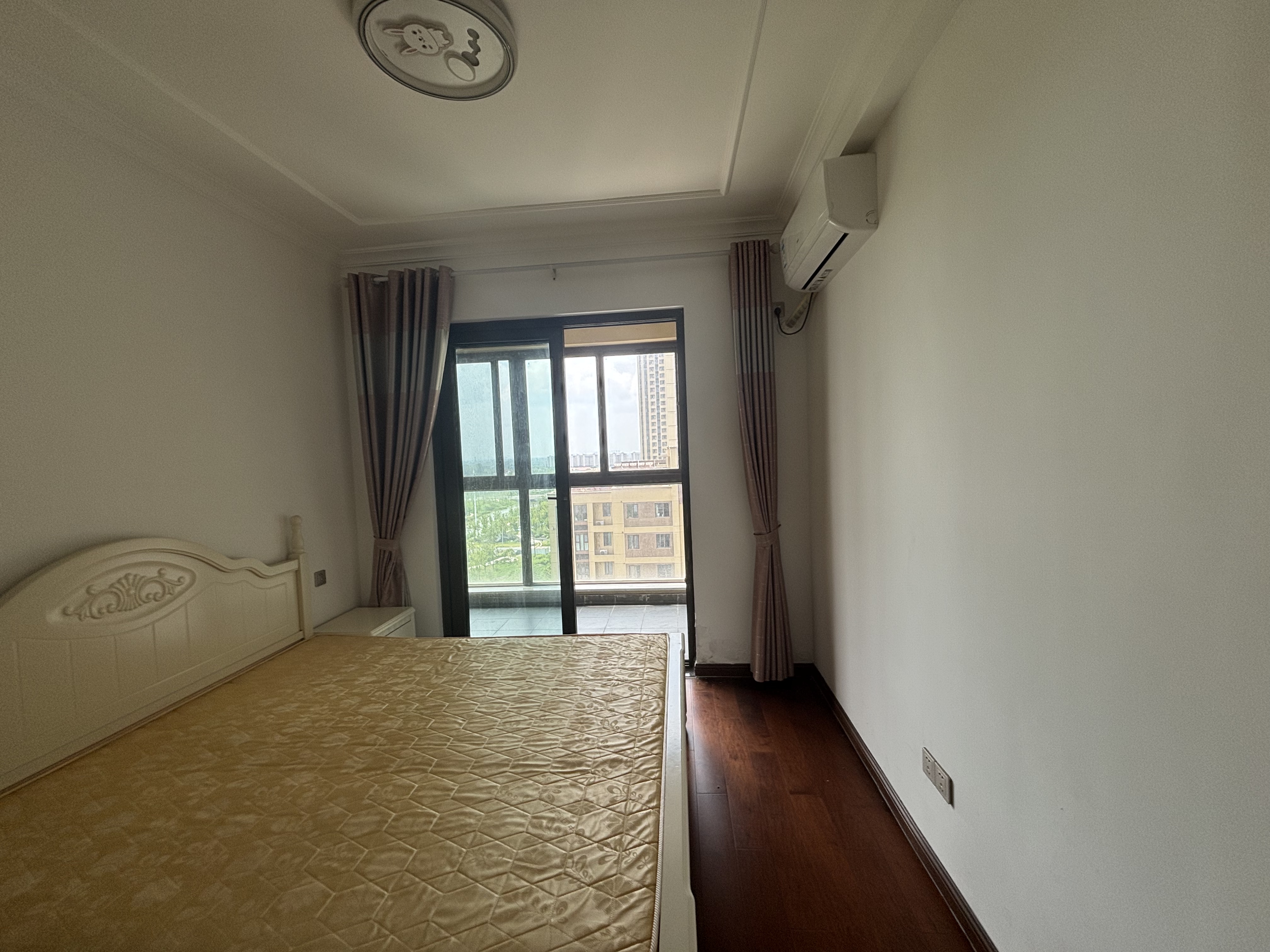 富力院士廷 4室2厅2卫 136.16m&sup2;
