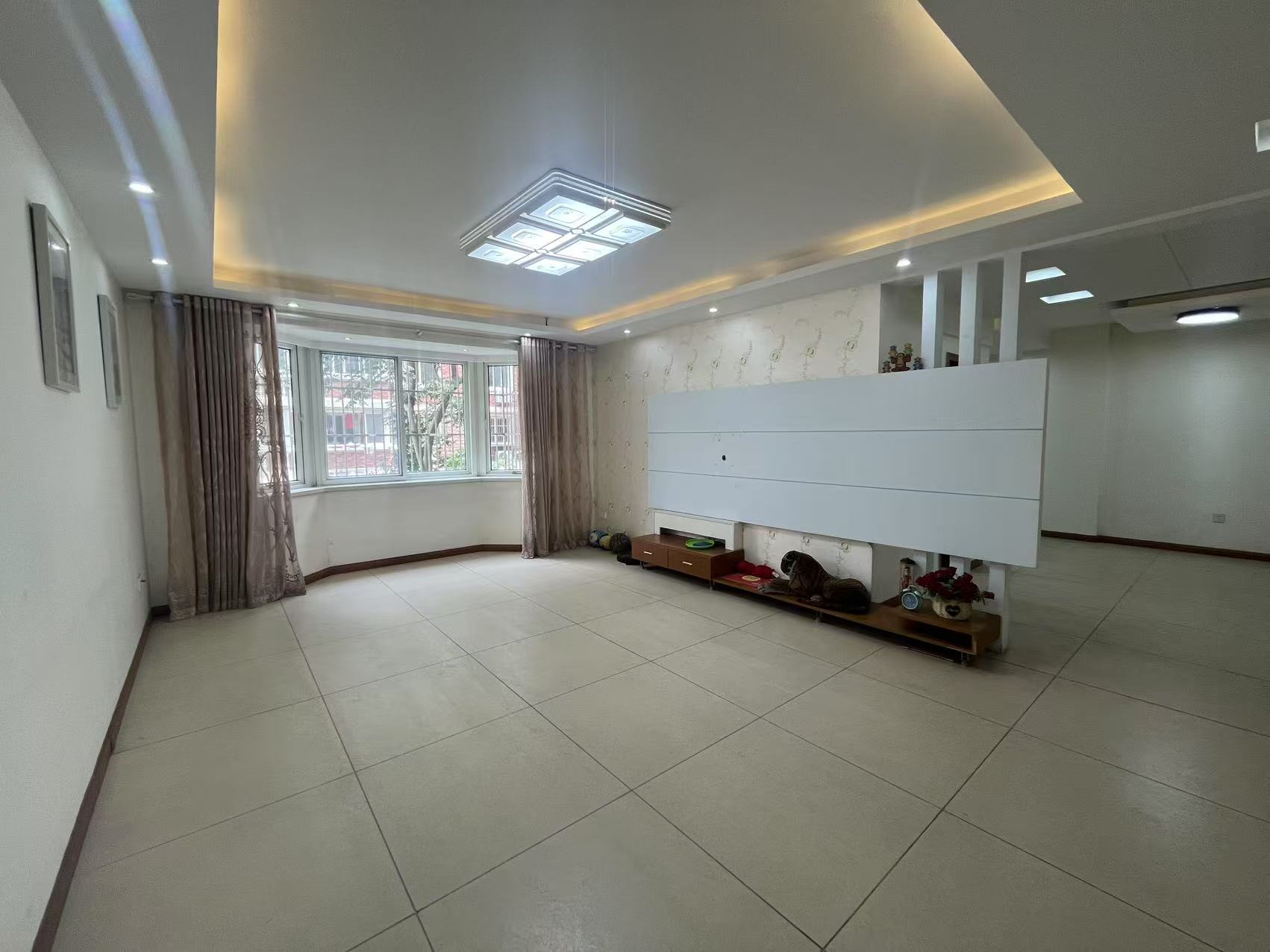 星湖花园 3室2厅1卫 128.00m&sup2;