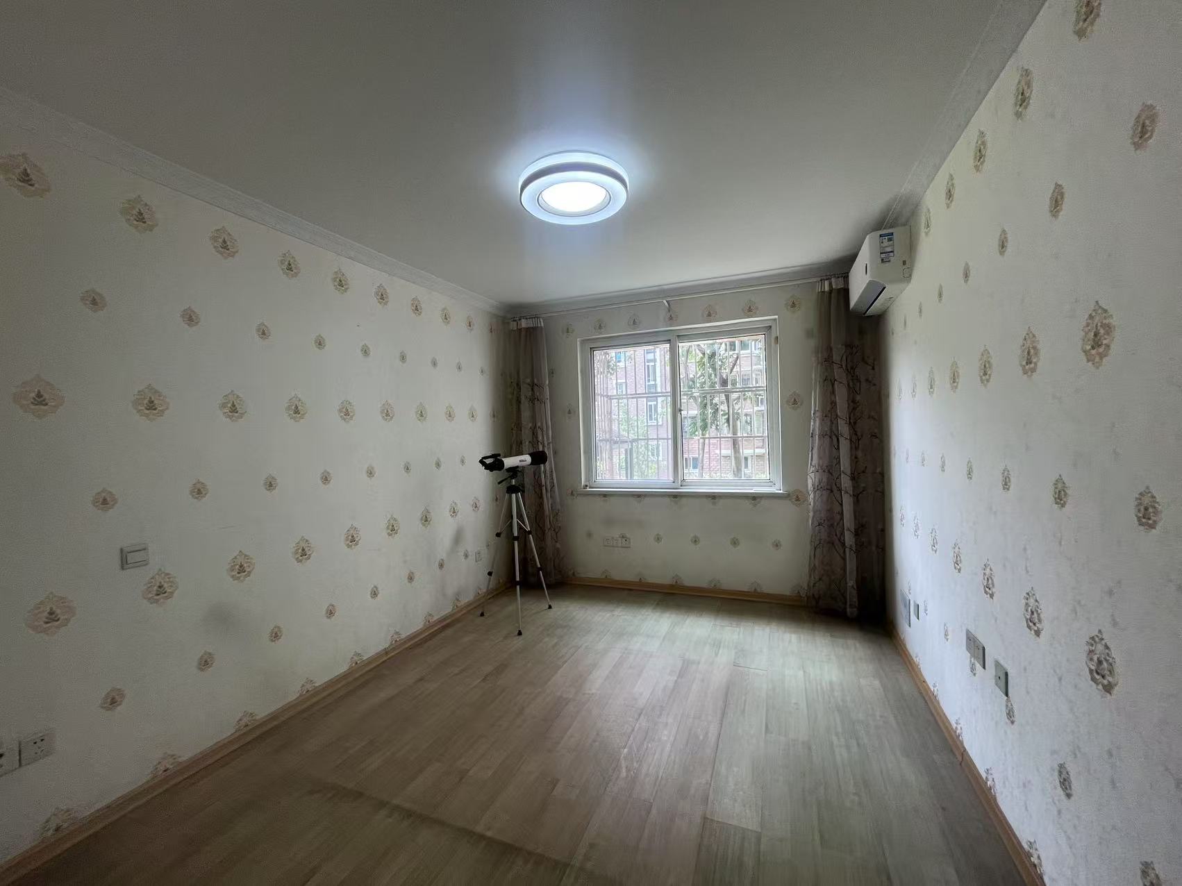 星湖花园 3室2厅1卫 128.00m&sup2;