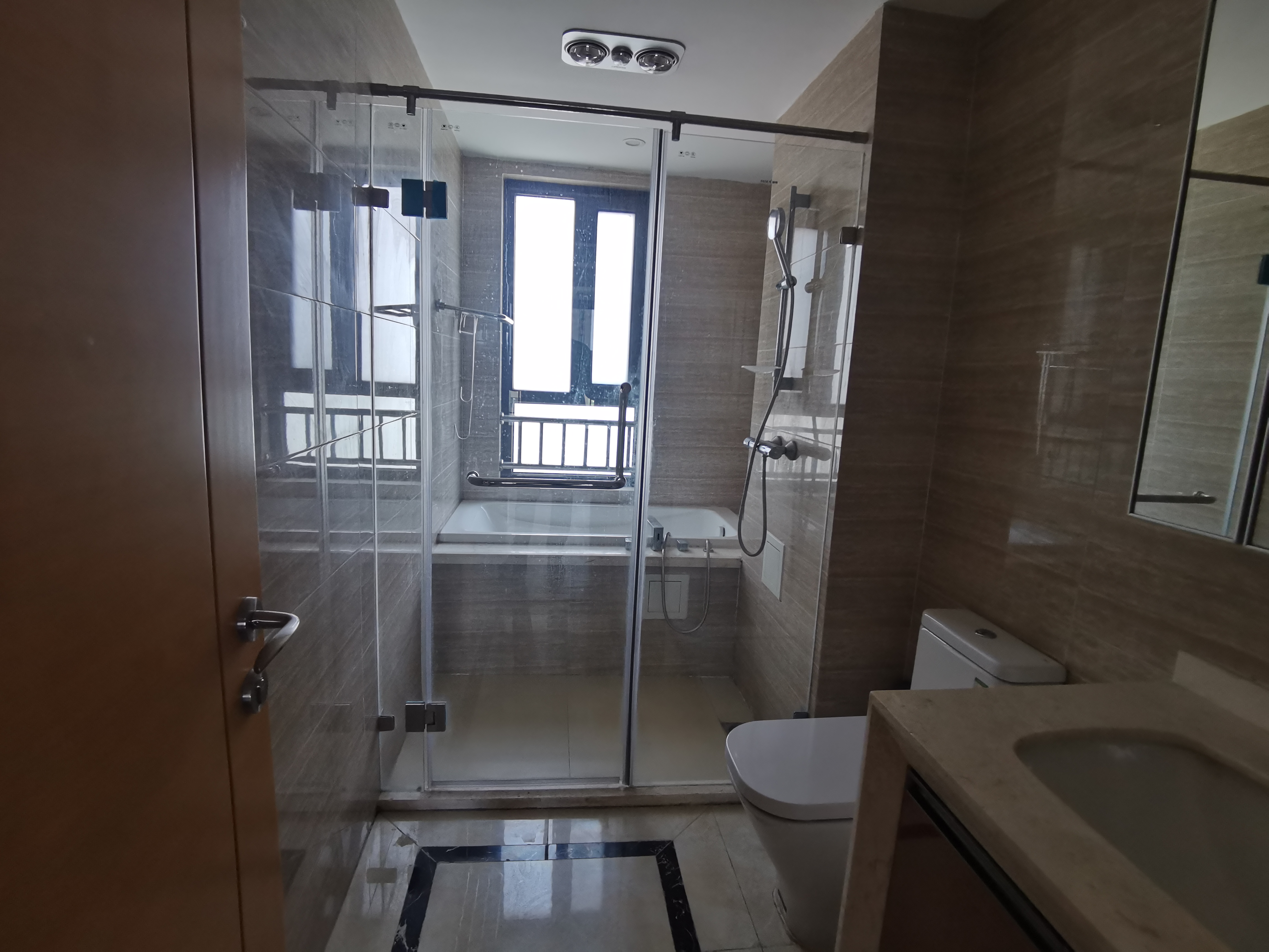 富力院士廷 4室2厅2卫 143m&sup2;