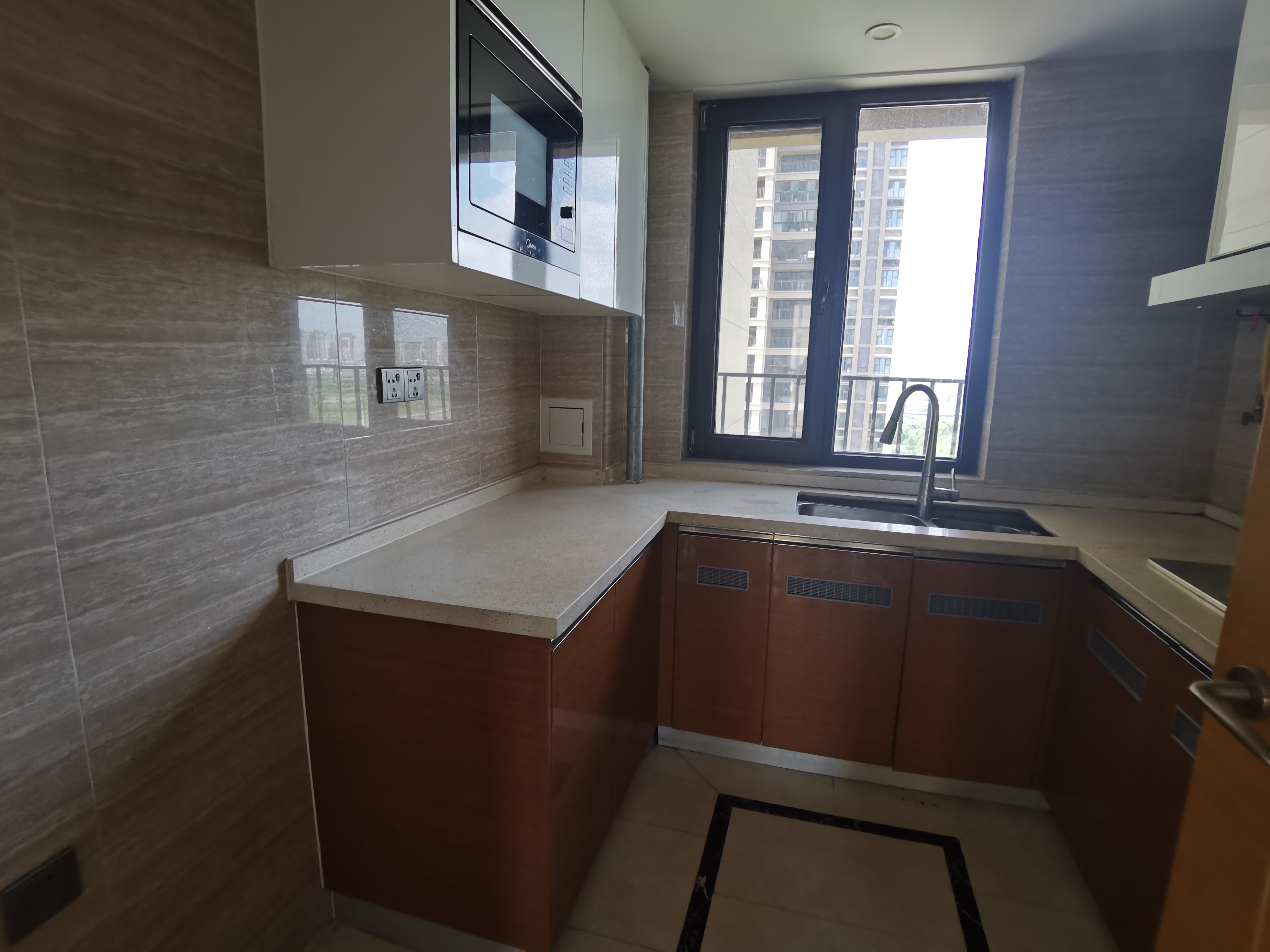富力院士廷 4室2厅2卫 143m&sup2;