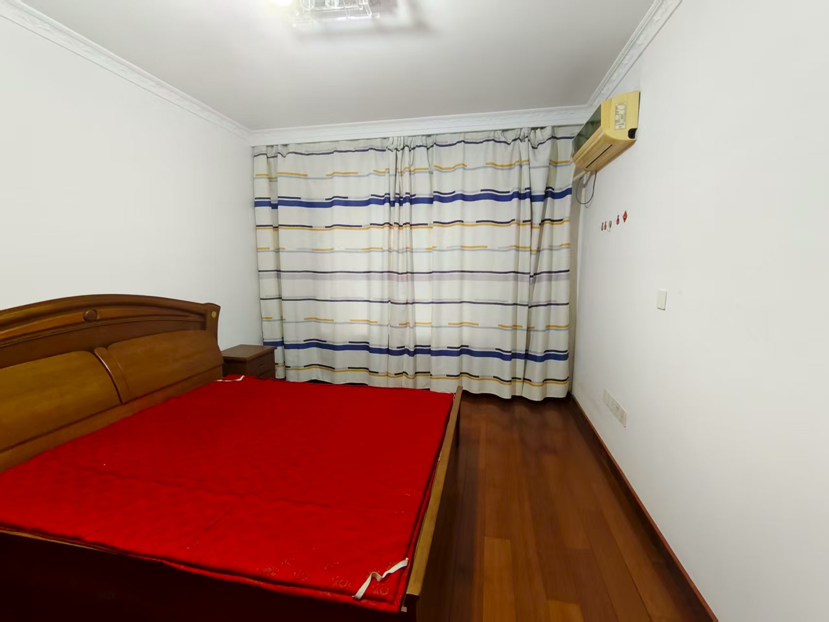 佳成花苑 3室2厅2卫 147m&sup2;