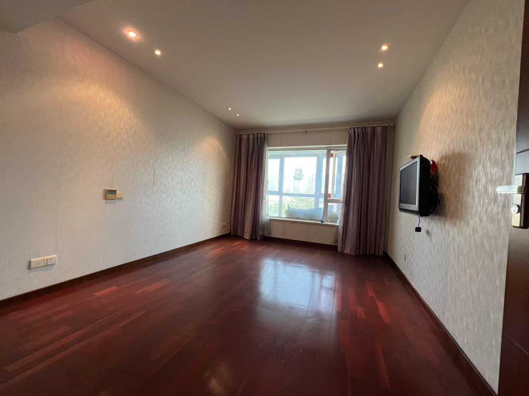 天安花园 4室2厅2卫 236.00m&sup2;