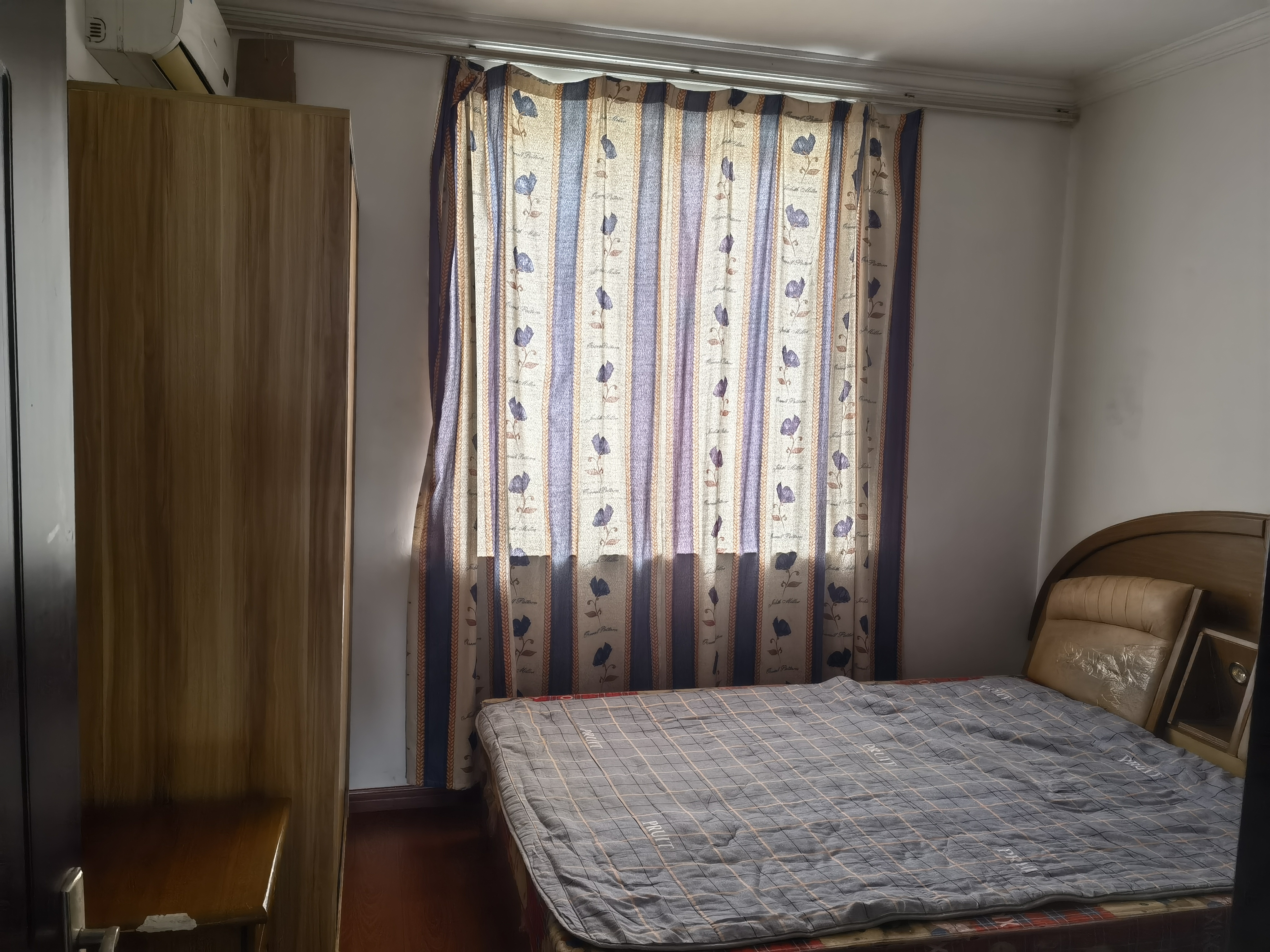 城山花园 3室1厅1卫 103m&sup2;