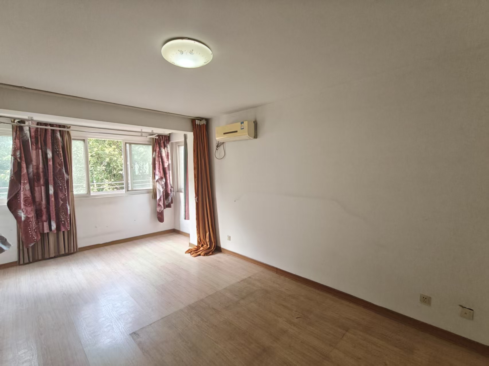小石桥花苑 3室1厅1卫 94m&sup2;