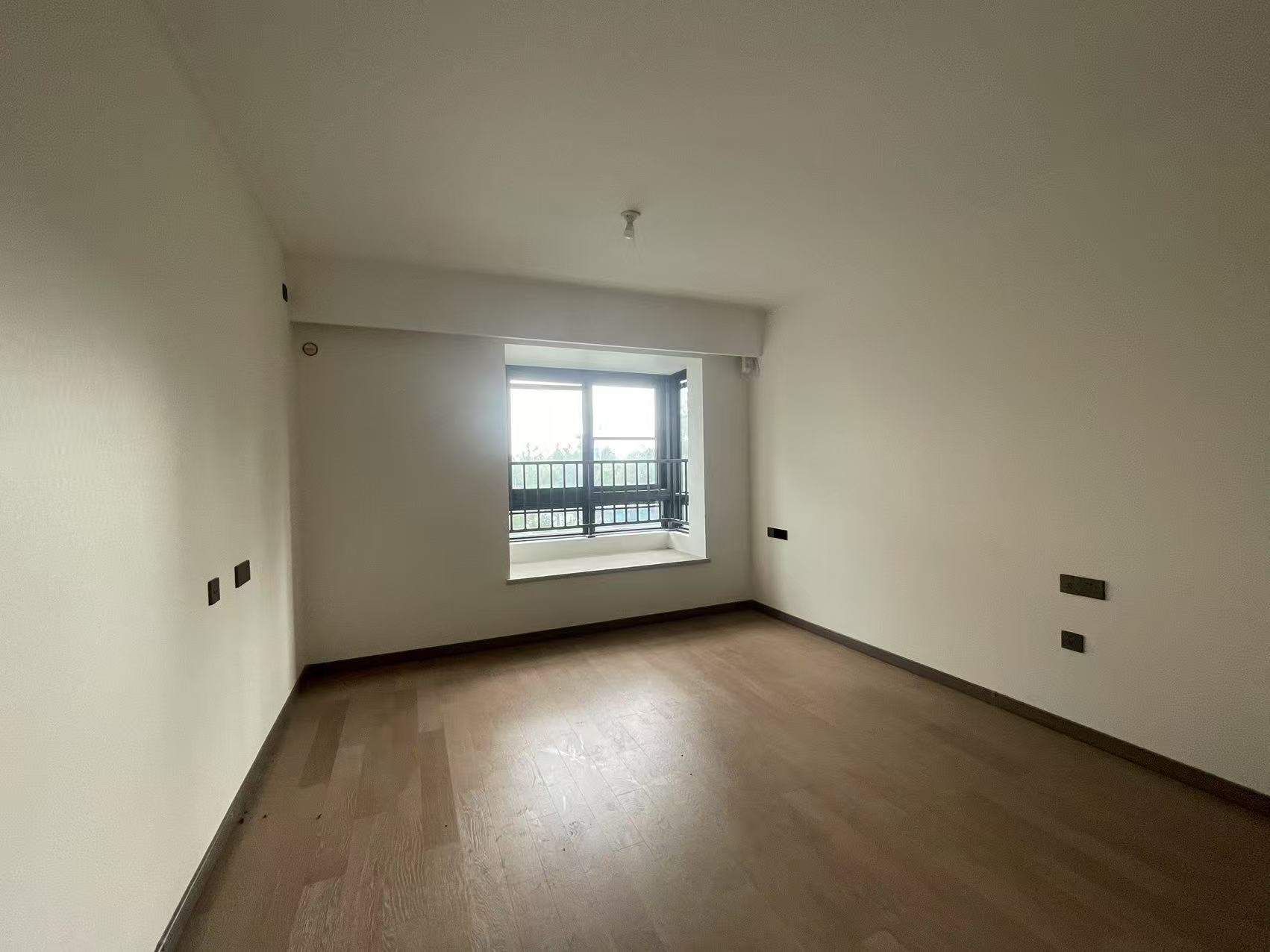 万科翡翠公园 3室2厅2卫 124.5m&sup2;
