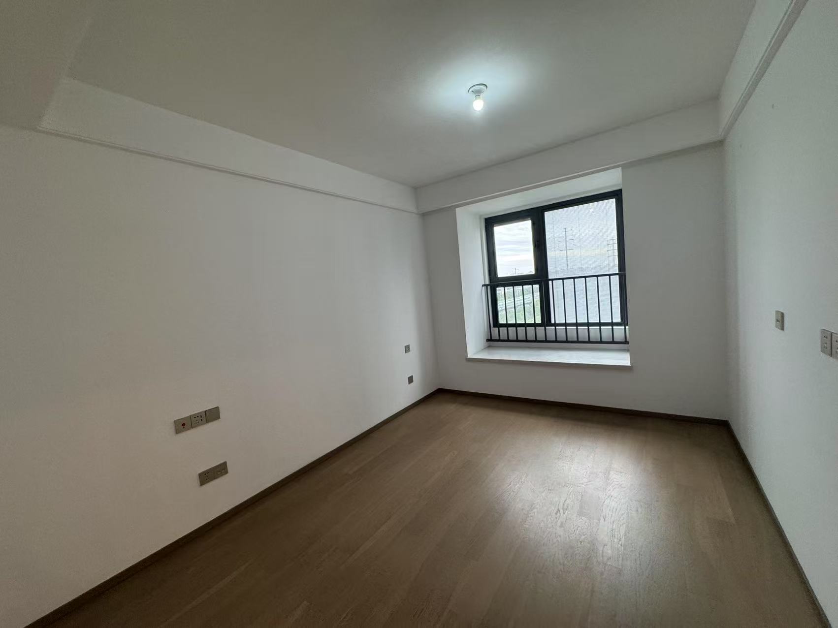 卓越府 3室2厅1卫 99m&sup2;