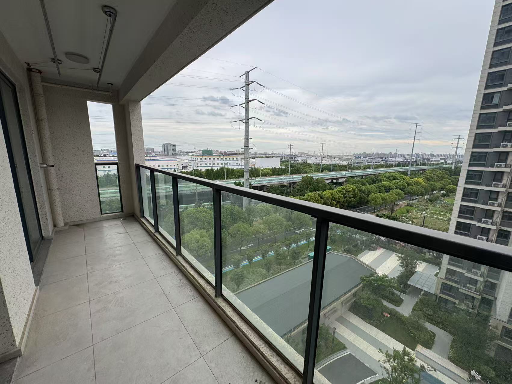 卓越府 3室2厅1卫 99m&sup2;