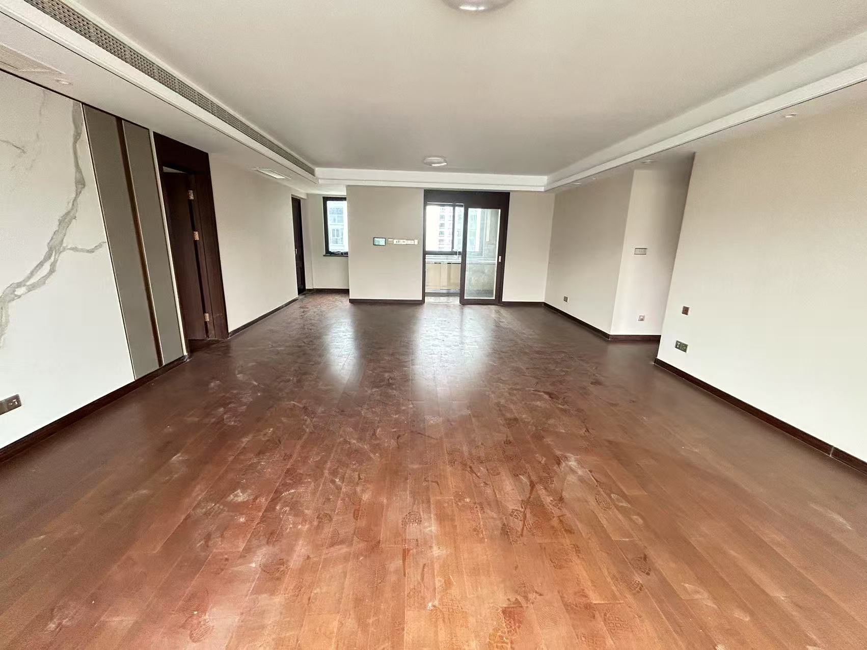 中海翠湖溪岸 4室2厅3卫 178m²