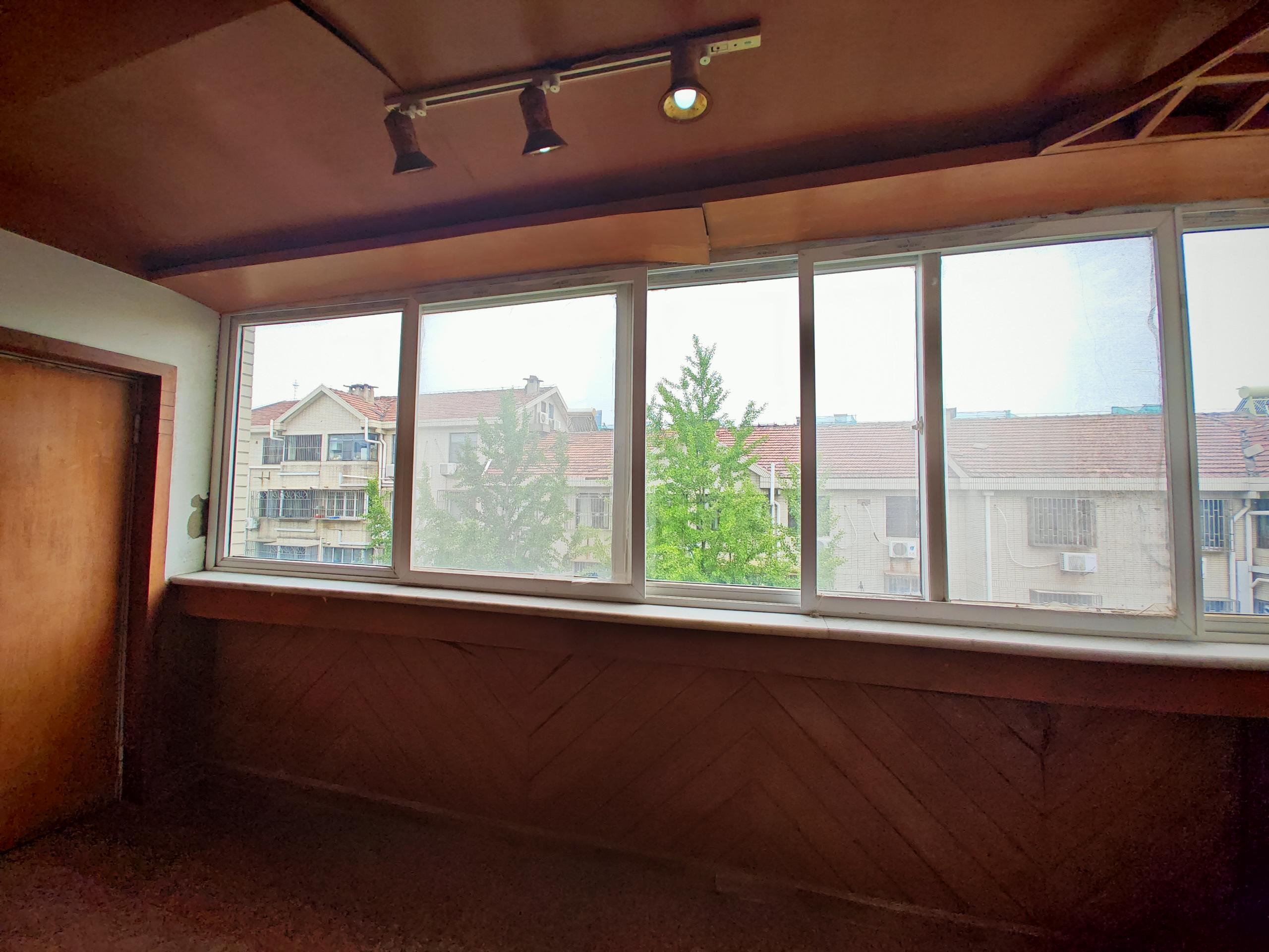 银花苑 3室1厅1卫 103m&sup2;
