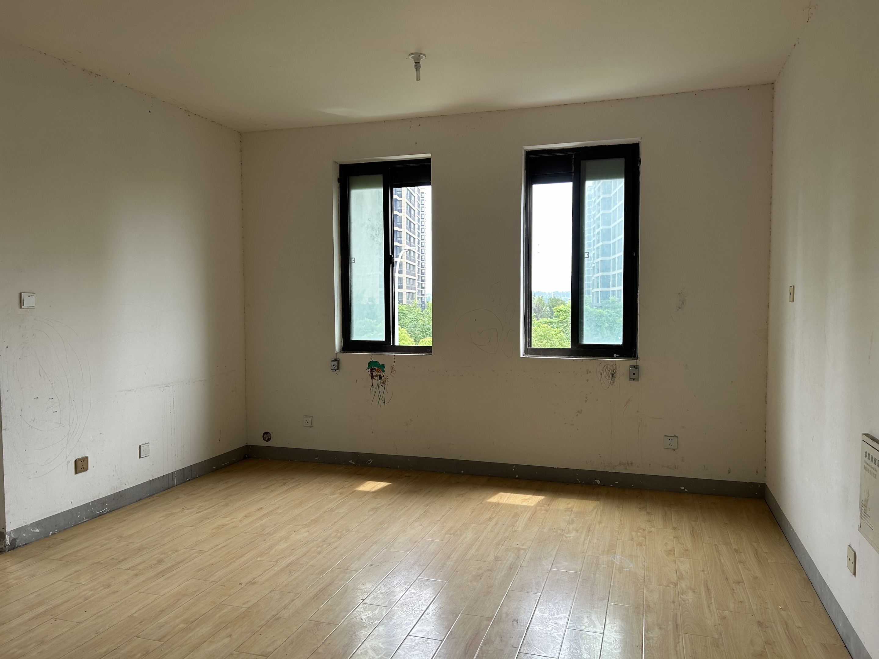 中桥名邸 2室2厅1卫 102m²