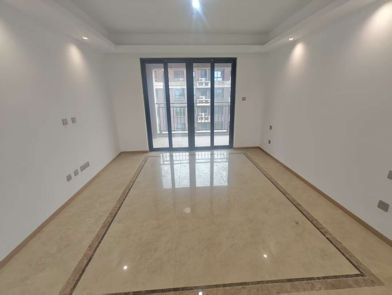 林肯公园 4室2厅2卫 125m²