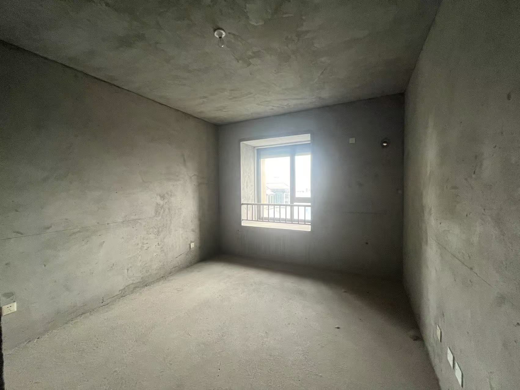 新瑞文化翡翠园 4室2厅2卫 174m&sup2;