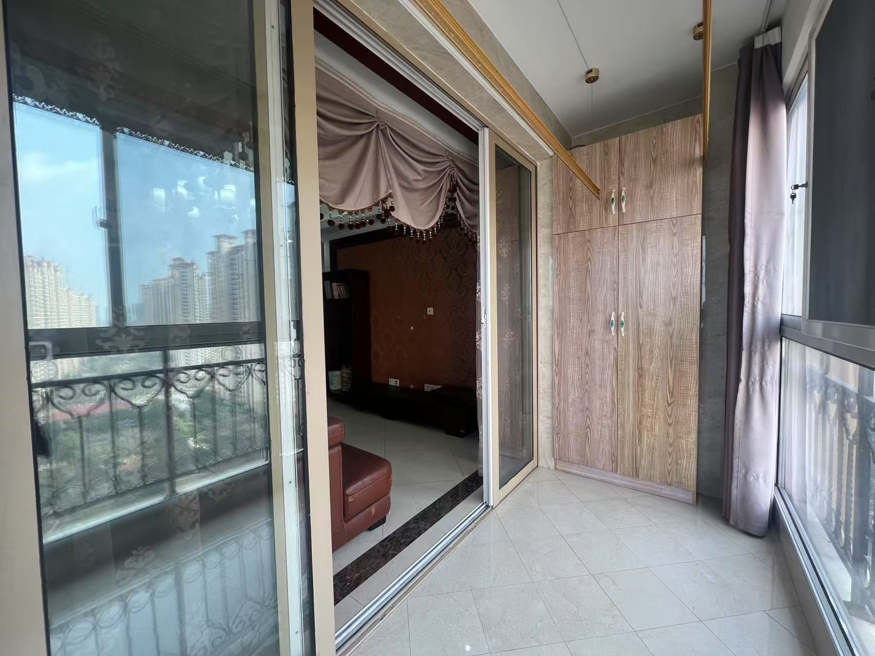 中南世纪花城二期 3室2厅2卫 140.57m&sup2;