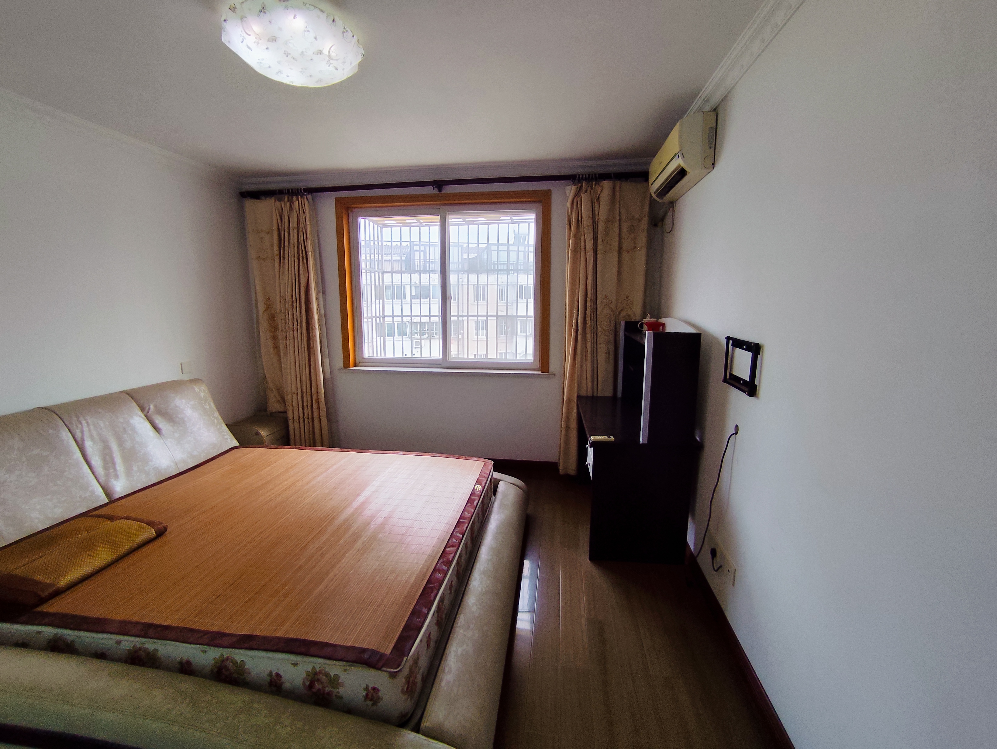 五一新村东区 4室2厅2卫 169.23m&sup2;