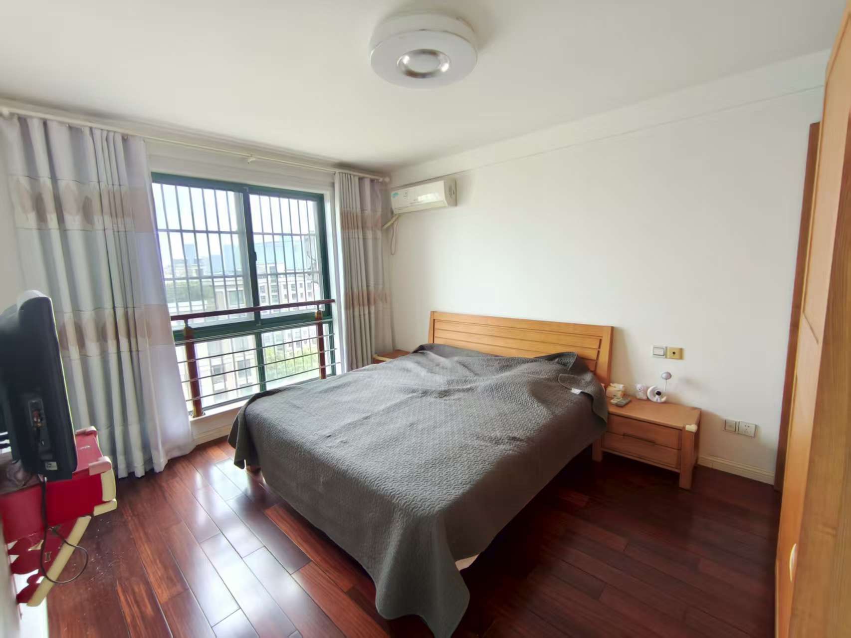 凤凰莱茵苑 4室2厅2卫 147m&sup2;