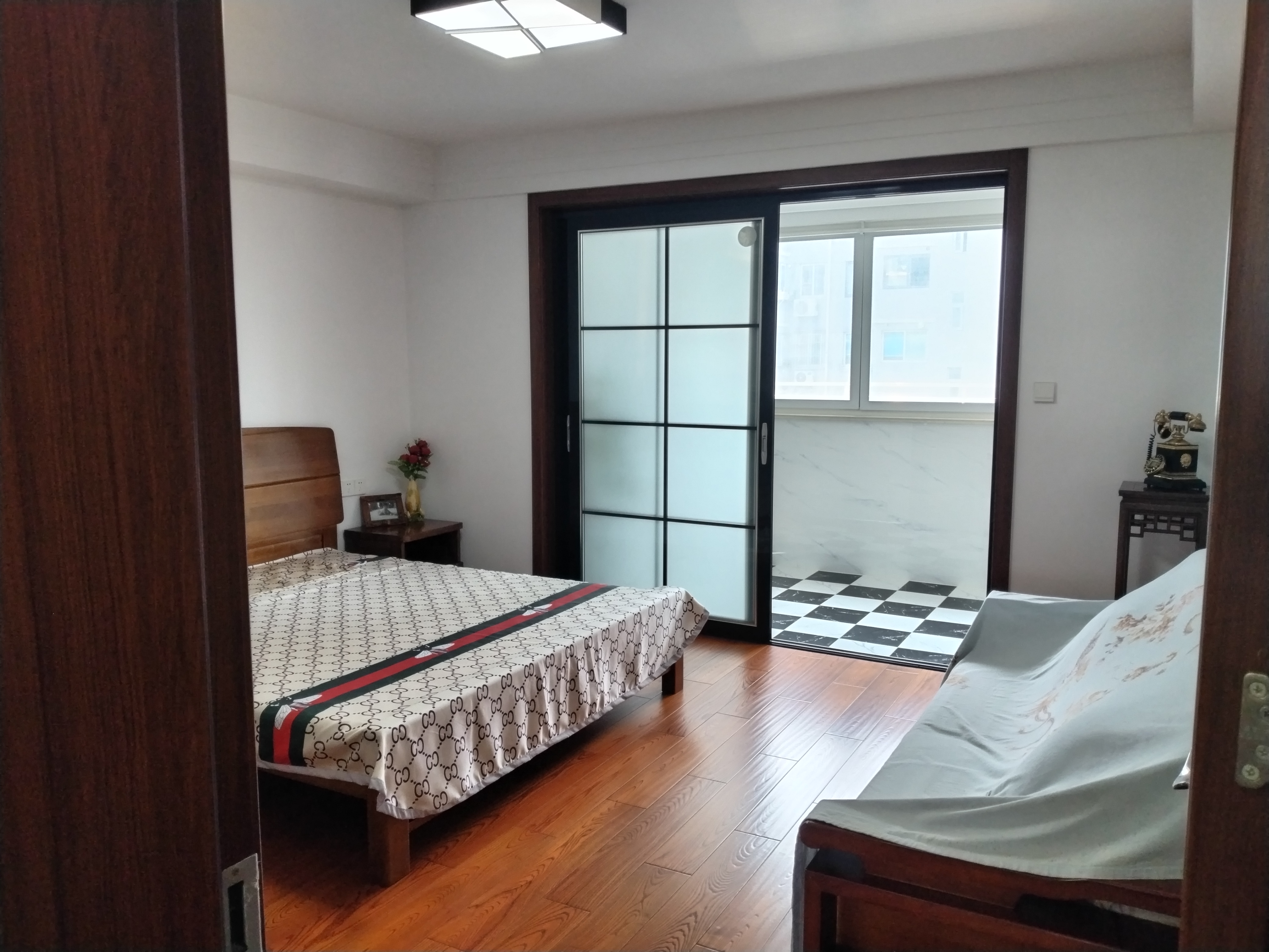 宝隆花园 3室1厅1卫 103m&sup2;