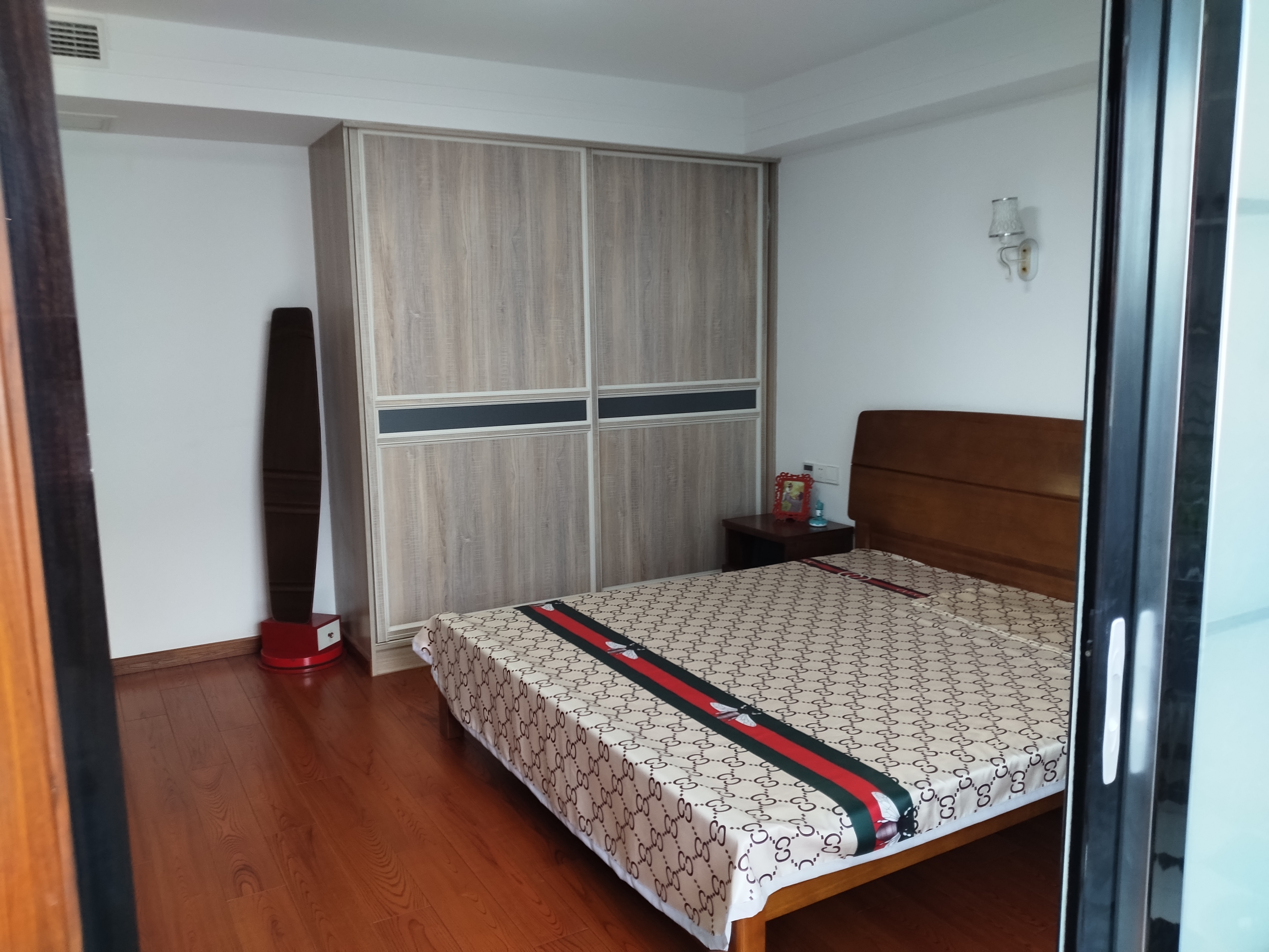 宝隆花园 3室1厅1卫 103m&sup2;