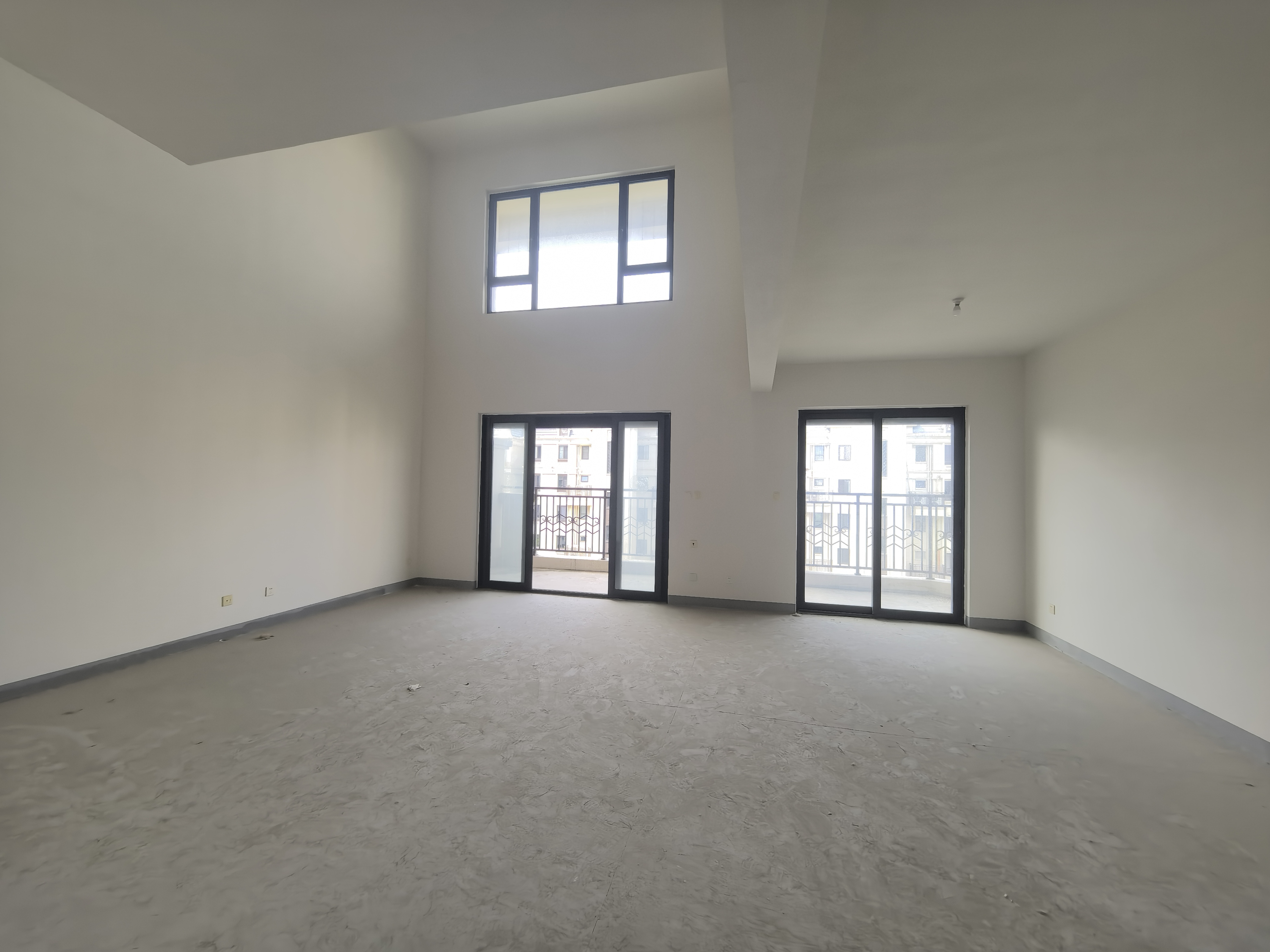 中海铂樾府 5室2厅3卫 202.00m²